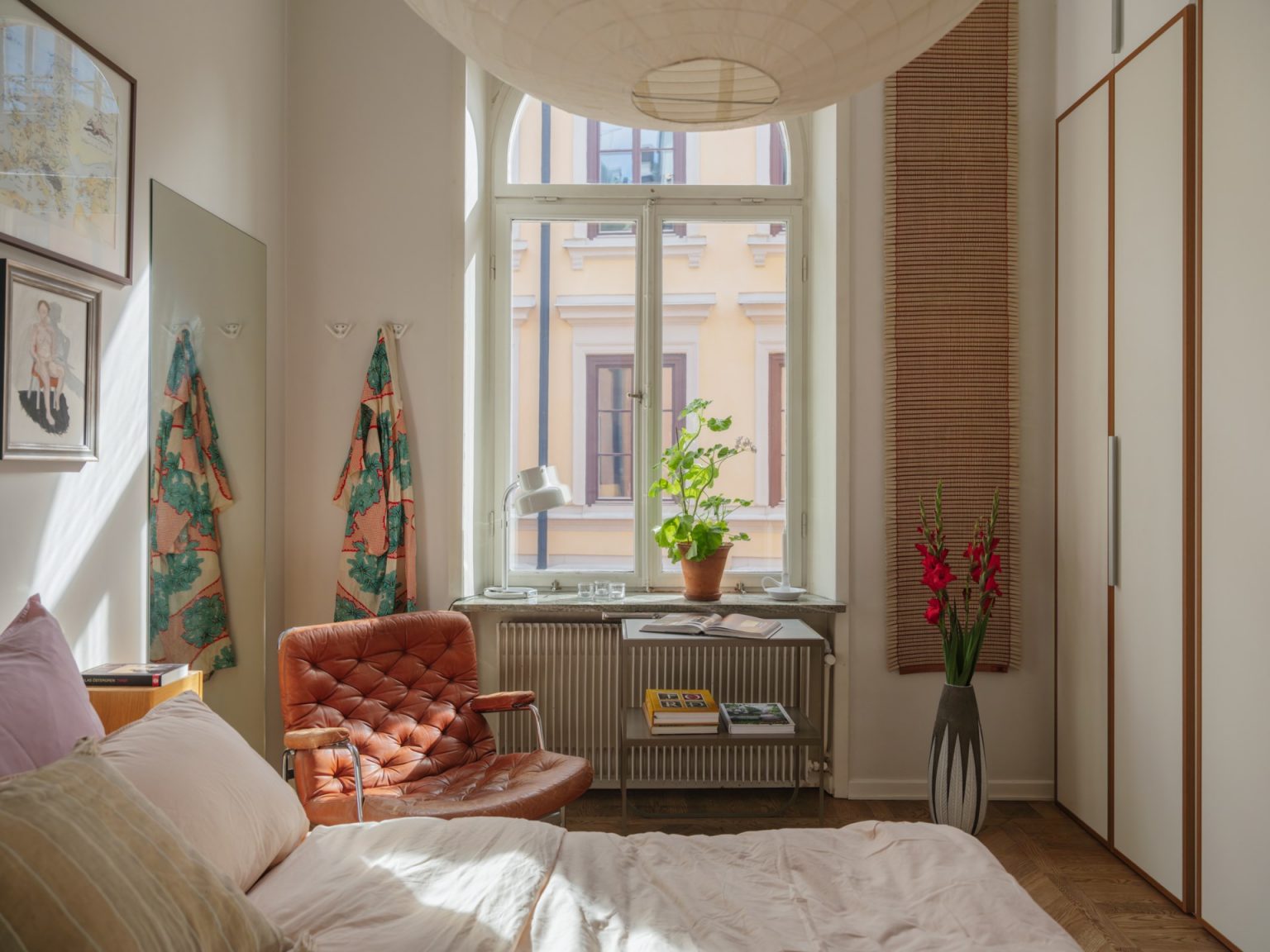 chambre décoration scandinave vintage fenêtre cintrée
