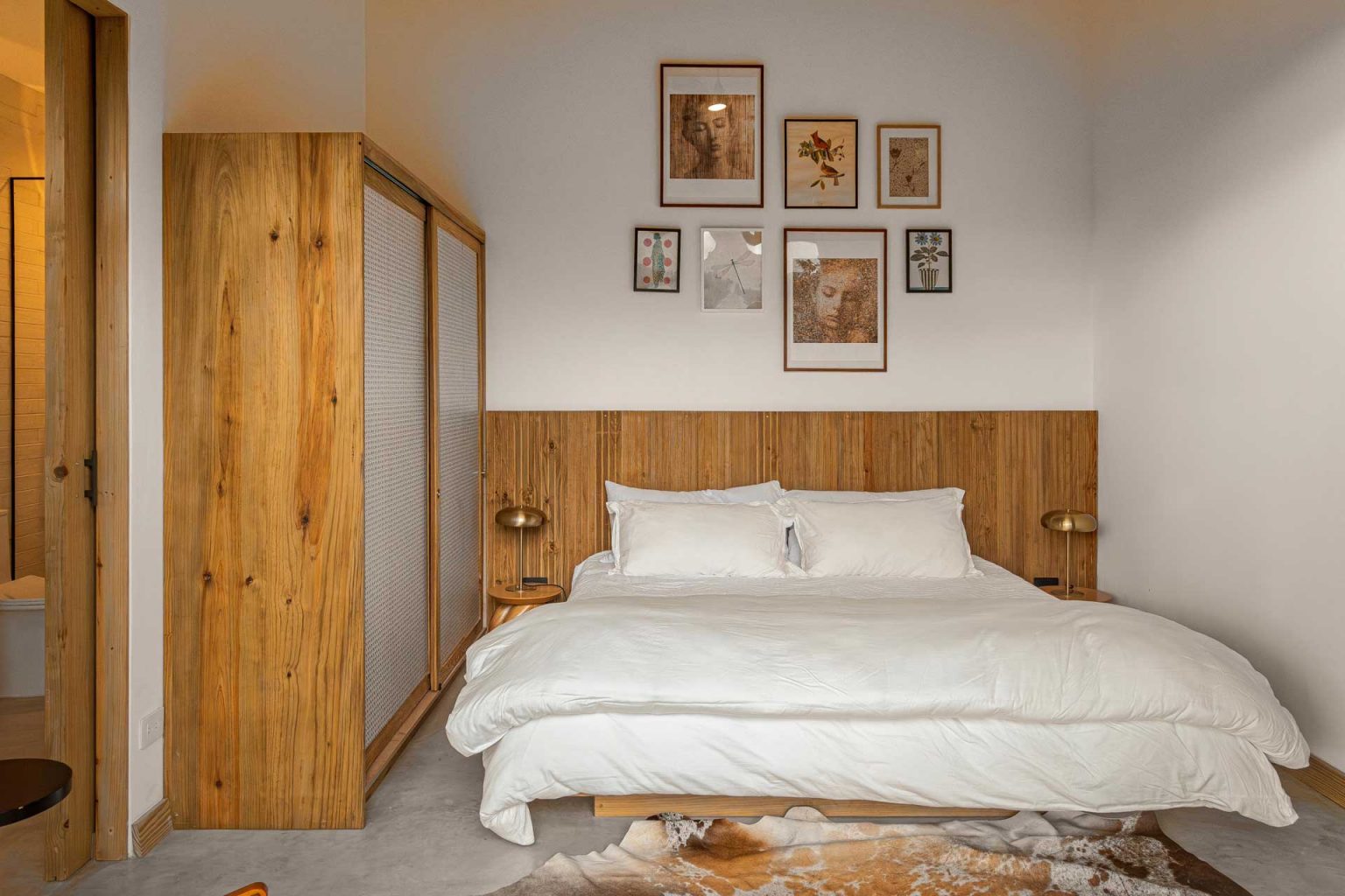 chambre décoration naturelle blanc et bois