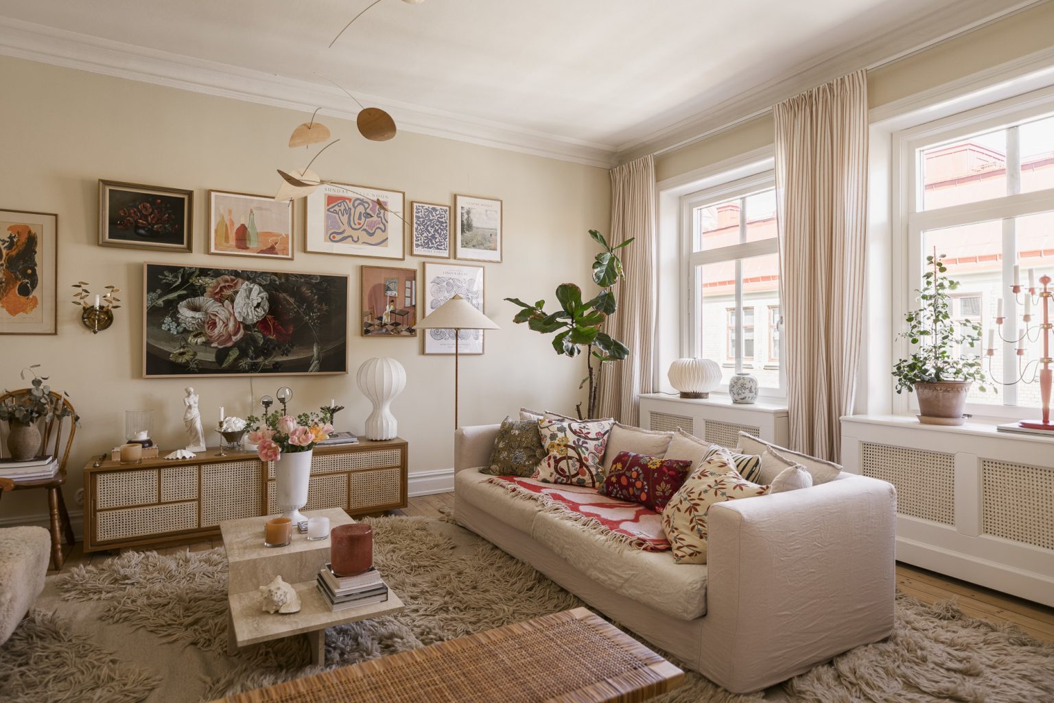 salon avec moulures appartement 101m2 décoration scandinave