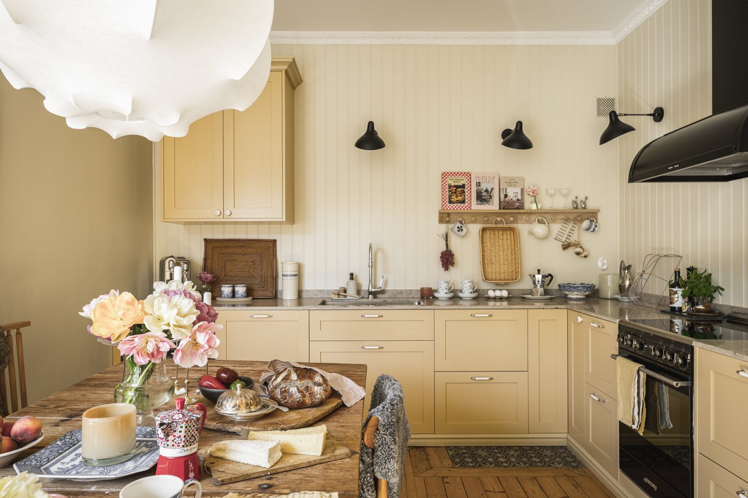 cuisine jaune shaker appartement 101m2 décoration scandinave