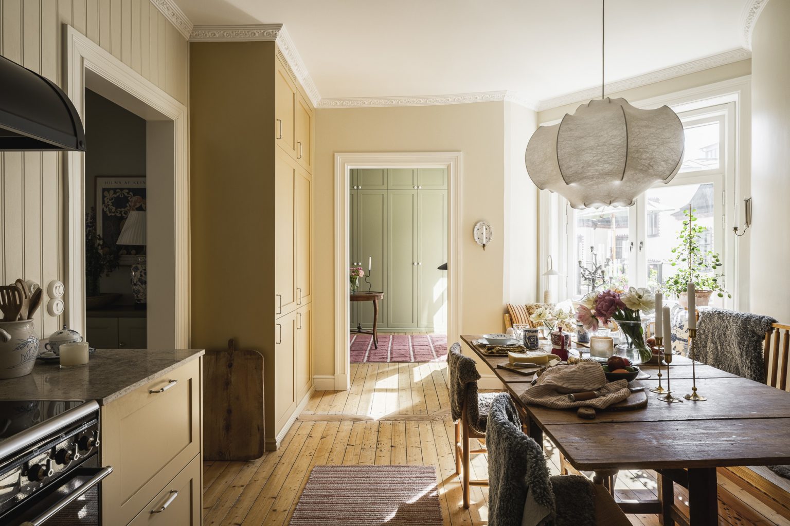 cuisine jaune shaker appartement 101m2 décoration scandinave