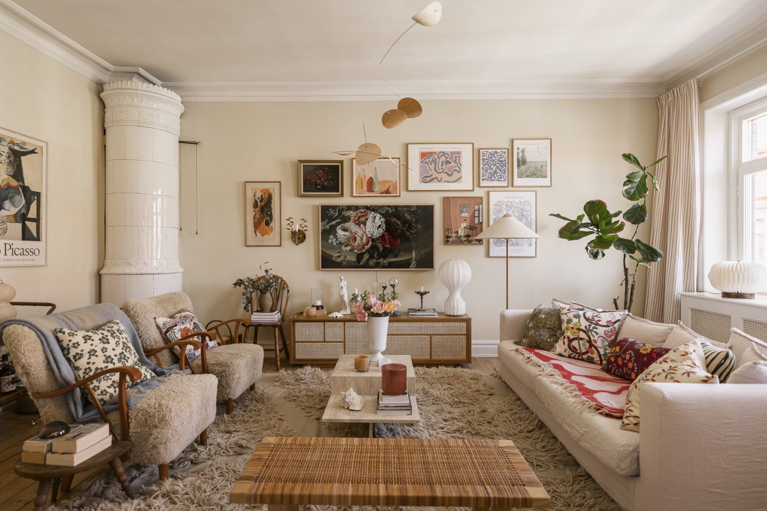 salon avec moulures appartement 101m2 décoration scandinave
