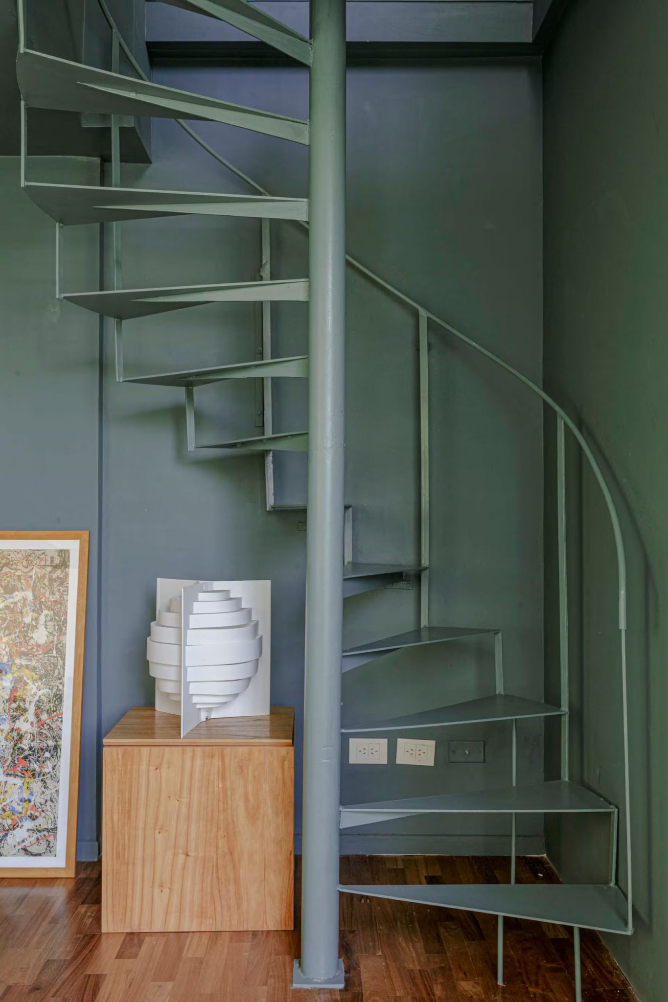 escalier colimaçon vert sauge