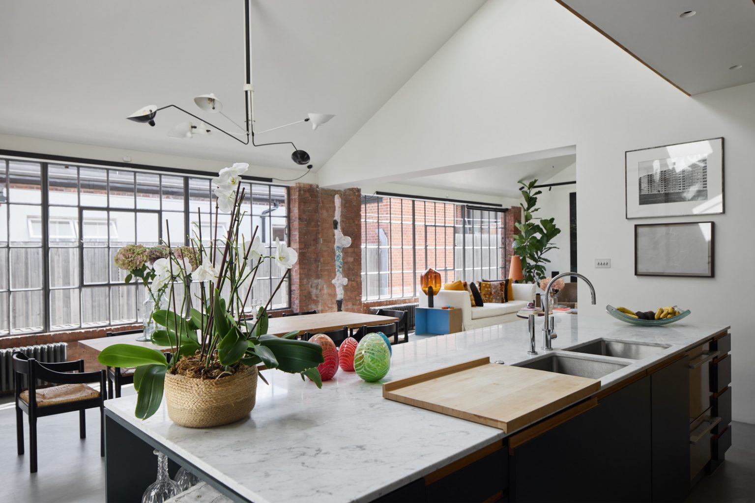 cuisine et salon décoration contemporaine appartement dans une ancienne usine Londres
