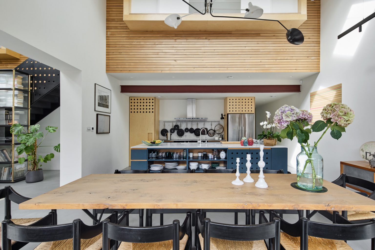 salle à manger décoration contemporaine appartement dans une ancienne usine Londres