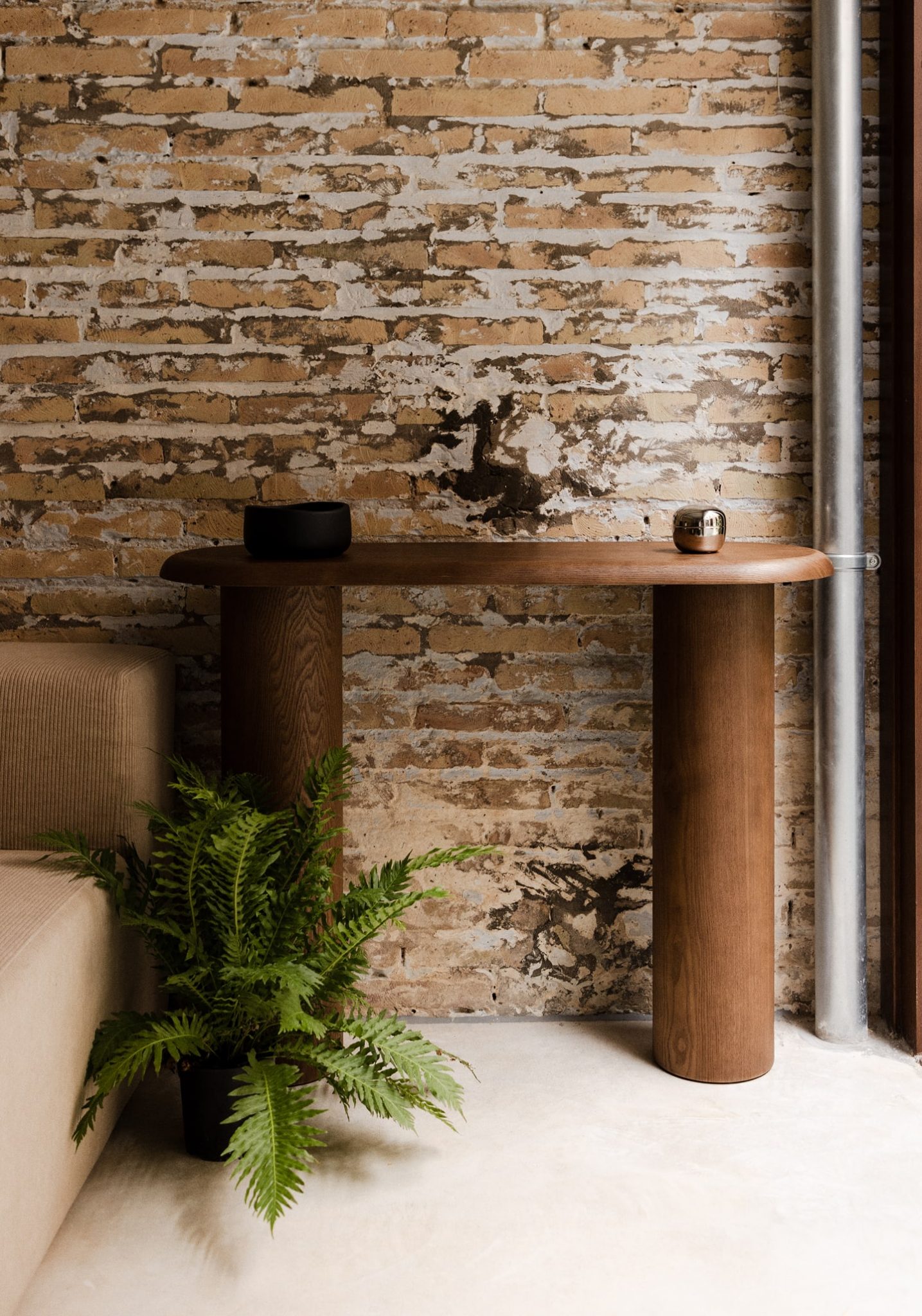 salon mur de briques anciennes nouvelle collection The Masie Where it all begins