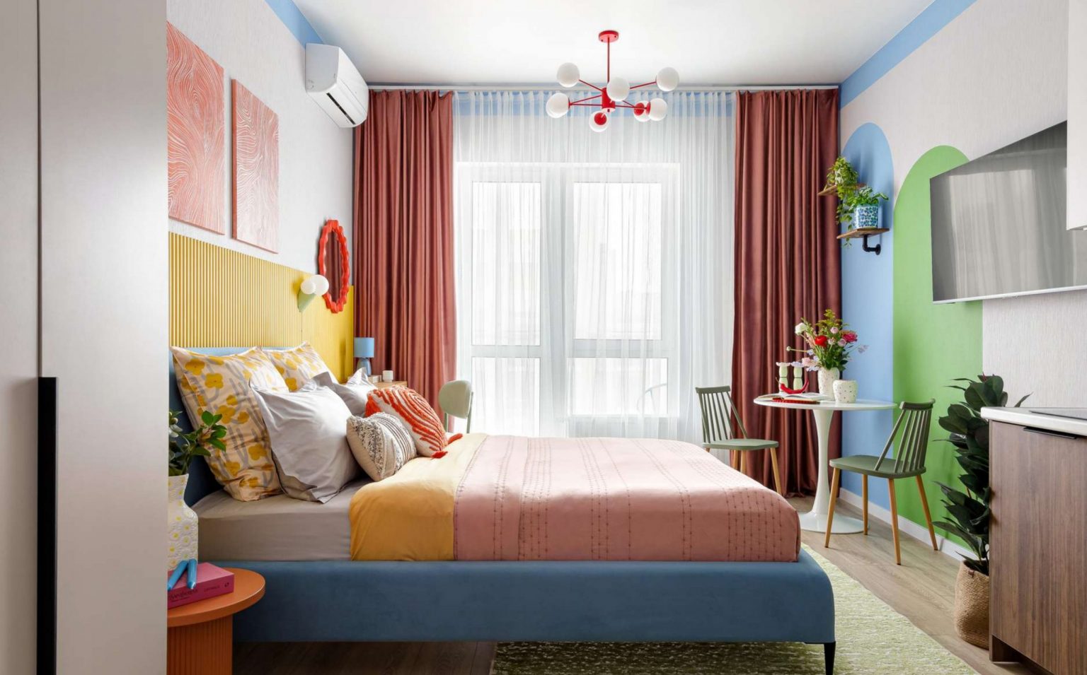 petit studio 26m2 décoration colorée style Memphis