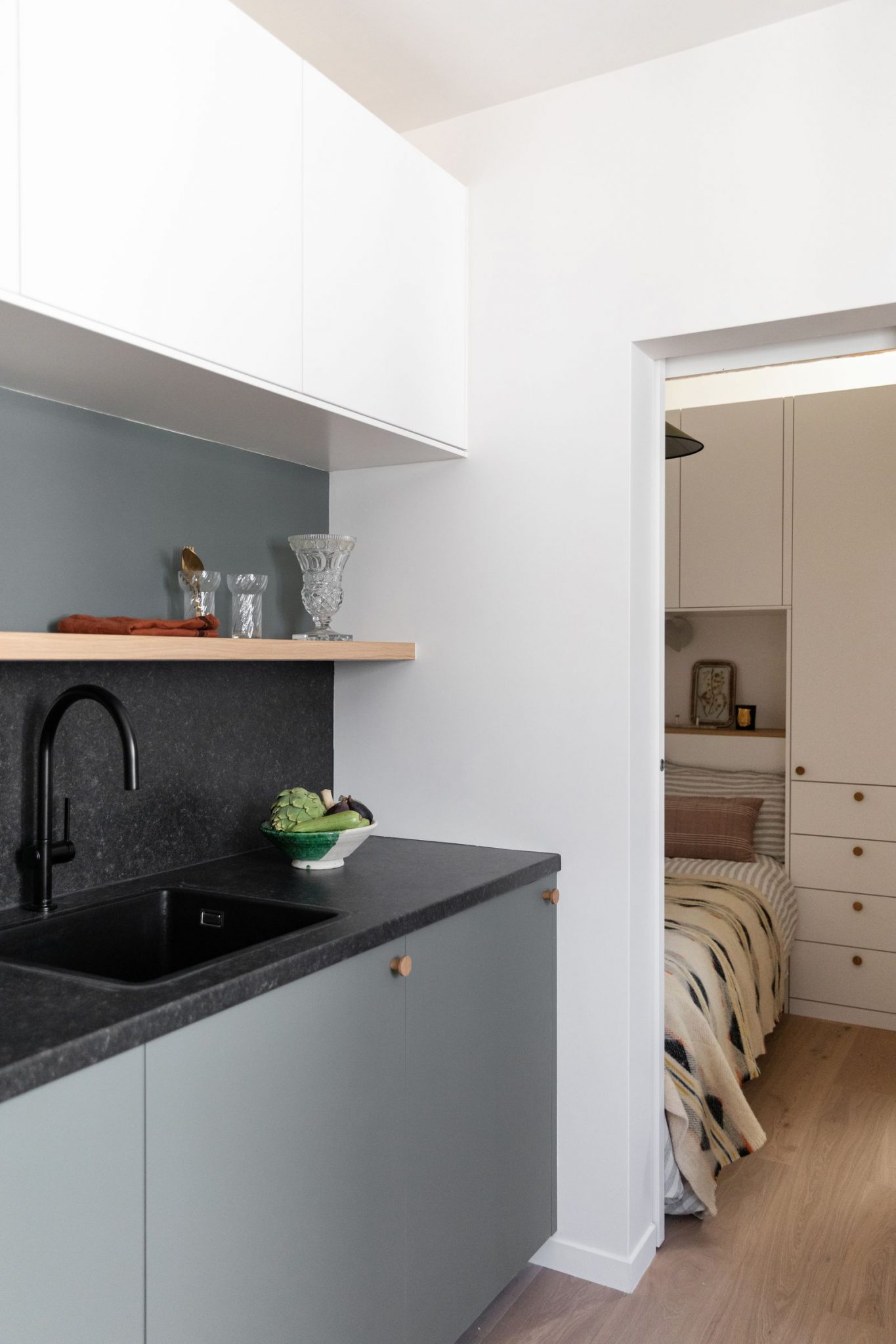 cuisine et espace chambre studio 17m2 Paris décoration design