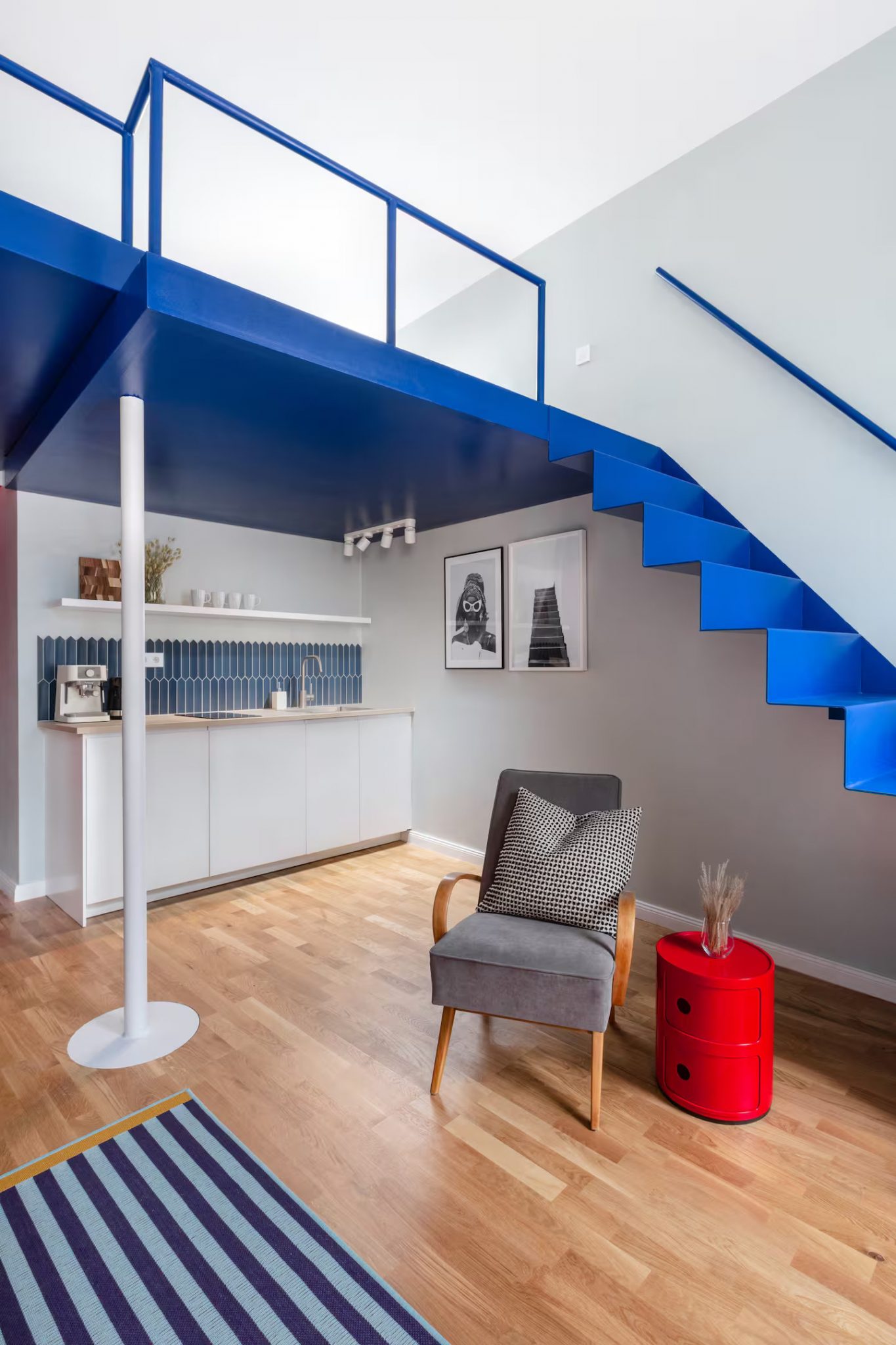 cuisine et salon avec mezzanine studio en duplex 44m2