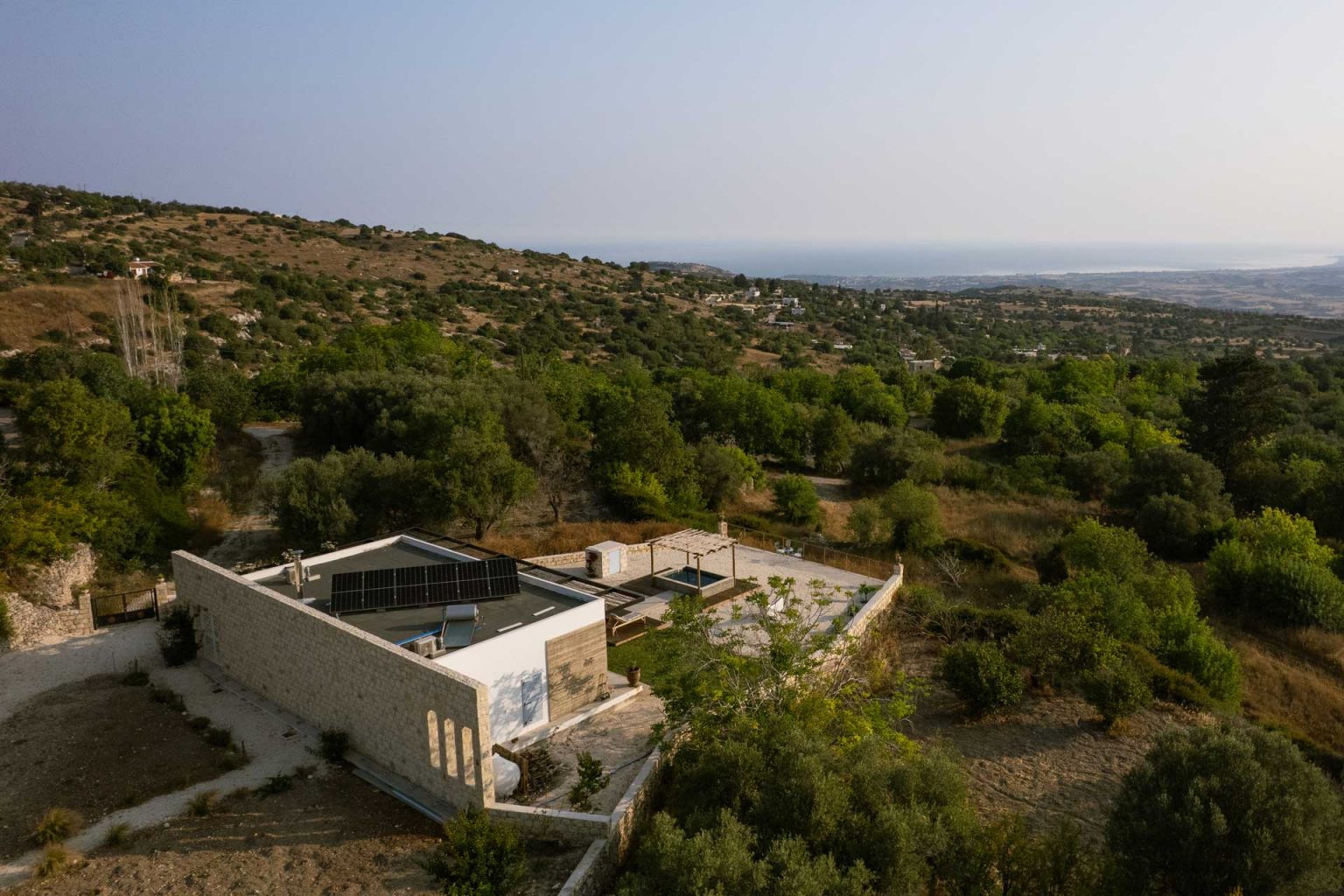 maison moderne dans la nature