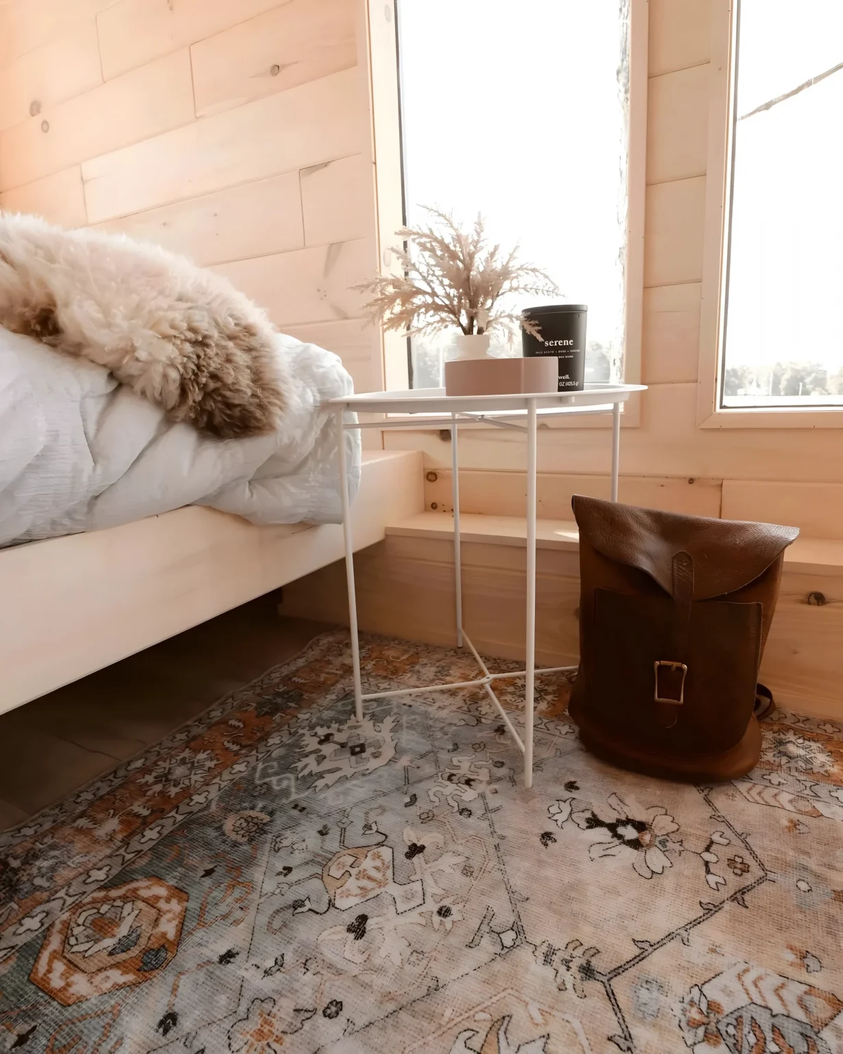 intérieur mini maison mobile Overnighter par Nordic & Spruce