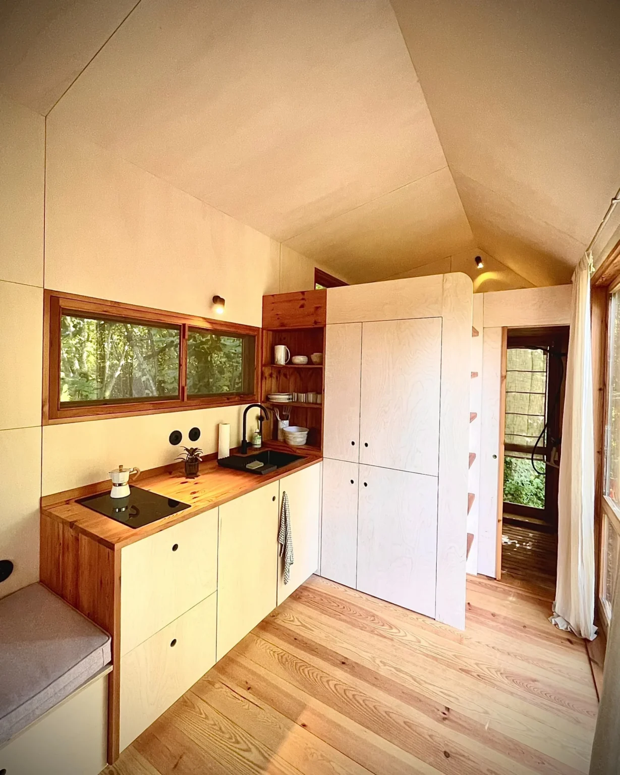 intérieur mini maison mobile Berra Madeiguincho