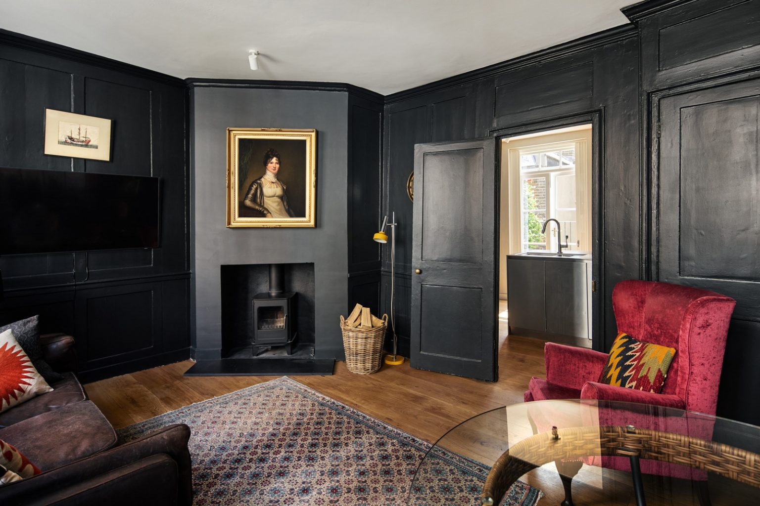 salon murs noirs maison Londres Kensington décoration contemporaine