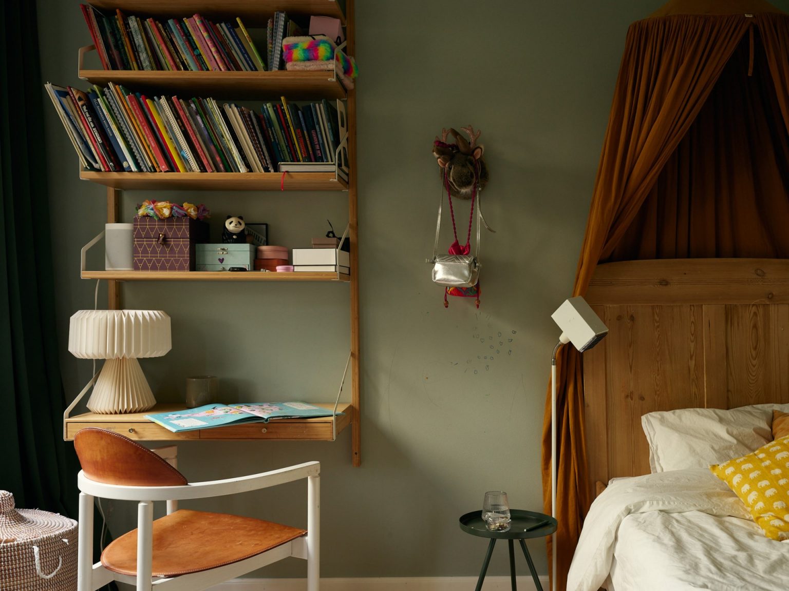 chambre enfant vintage murs verts
