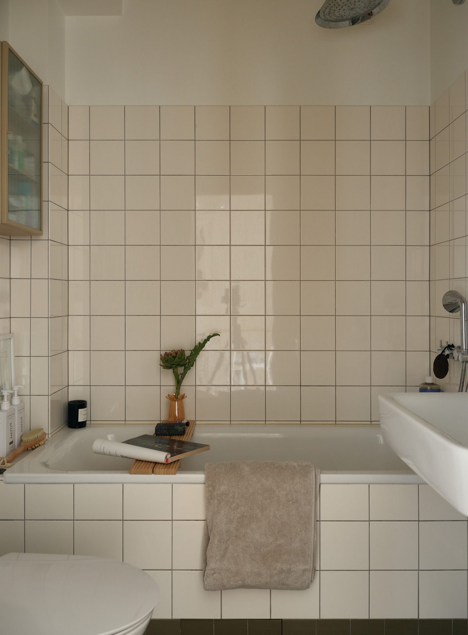 salle de bain blanche rétro