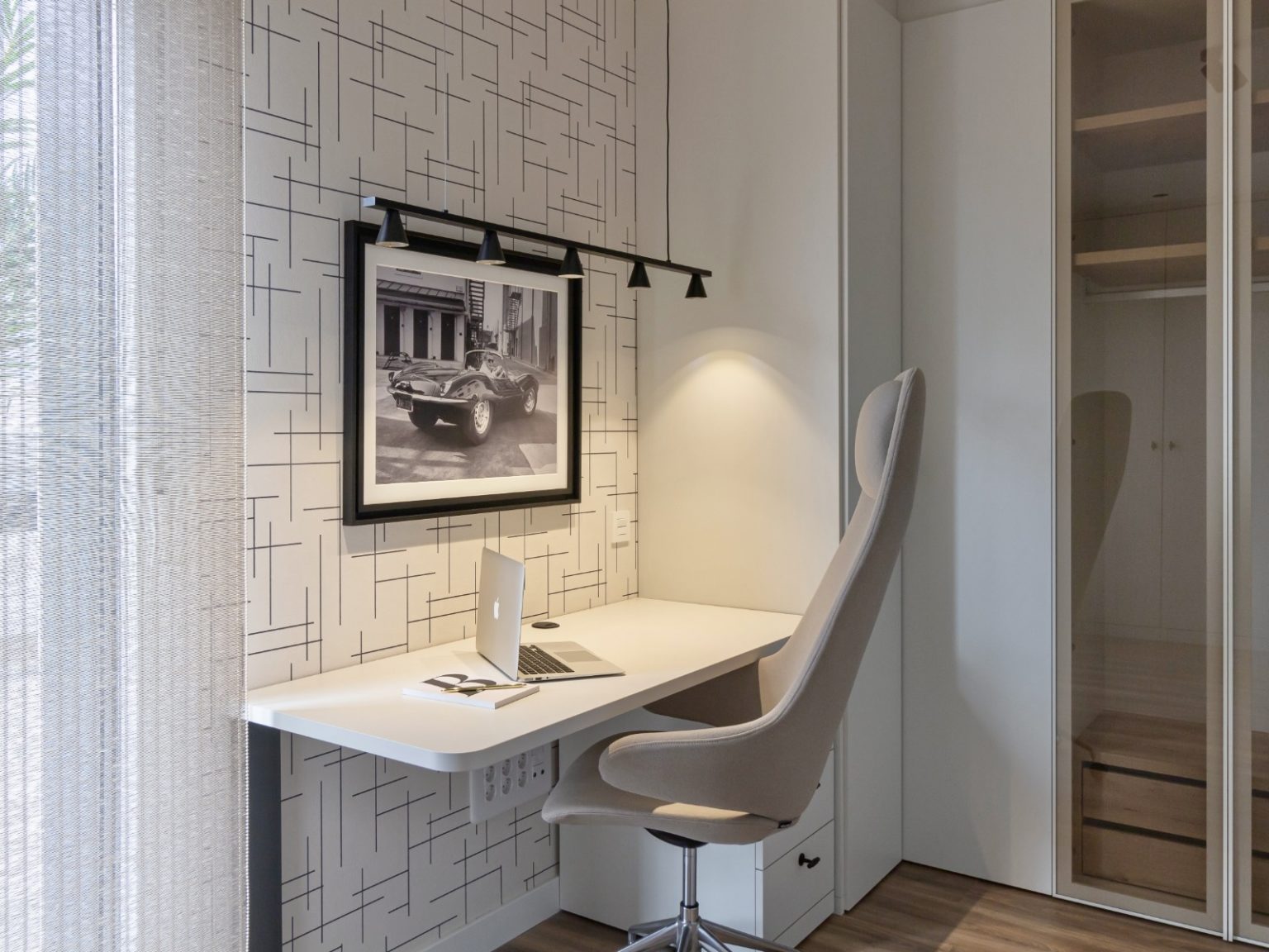 bureau avec placard