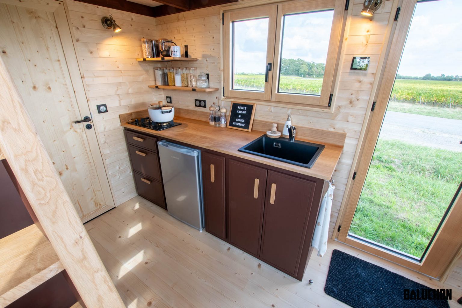 cuisine tiny house française Baluchoon "Into the Woods"