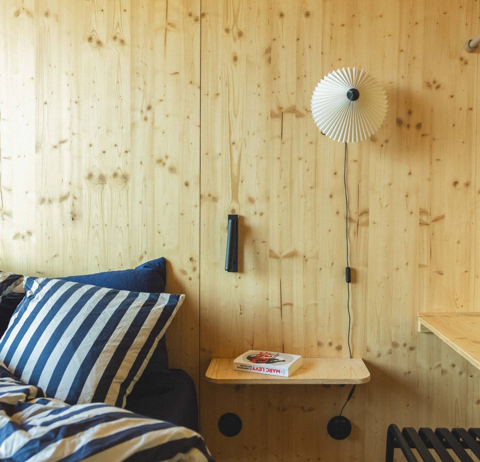 chambre petite maison en bois Bleu Bicoque