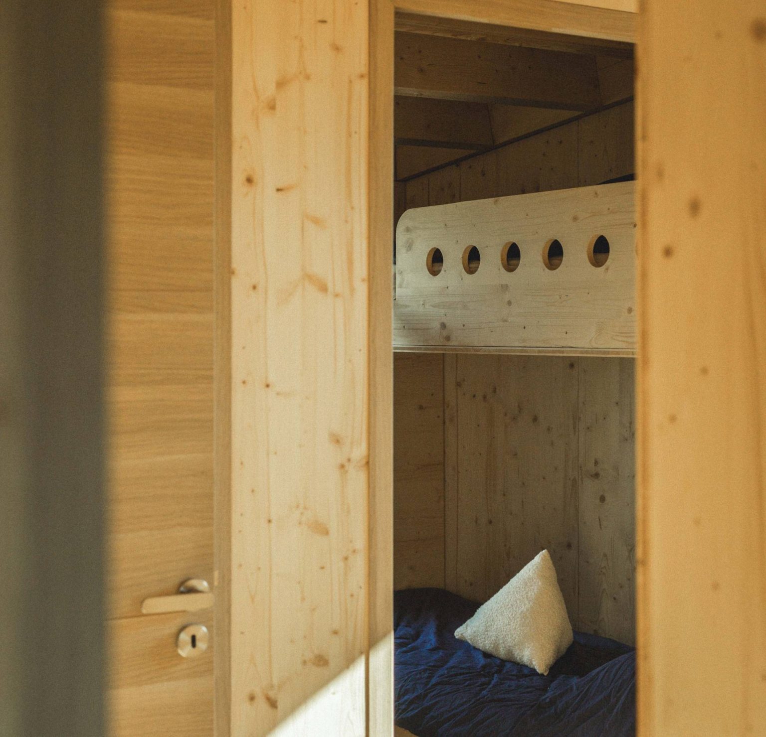 chambre petite maison en bois Bleu Bicoque