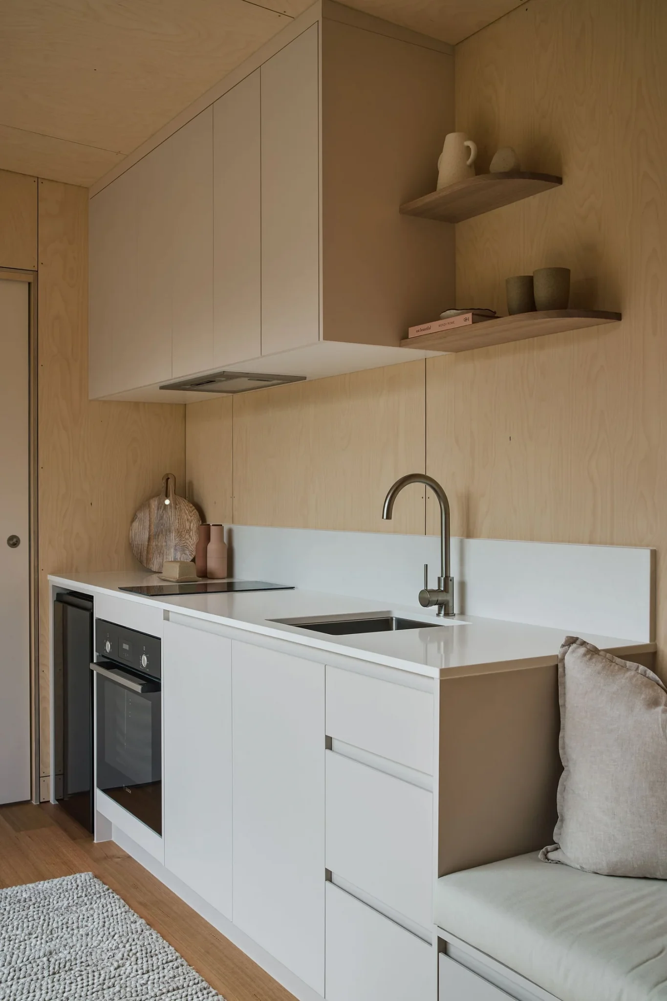 intérieur mini maison mobile hors réseau Harper par Black Clay