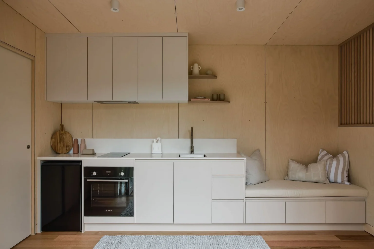 intérieur mini maison mobile hors réseau Harper par Black Clay