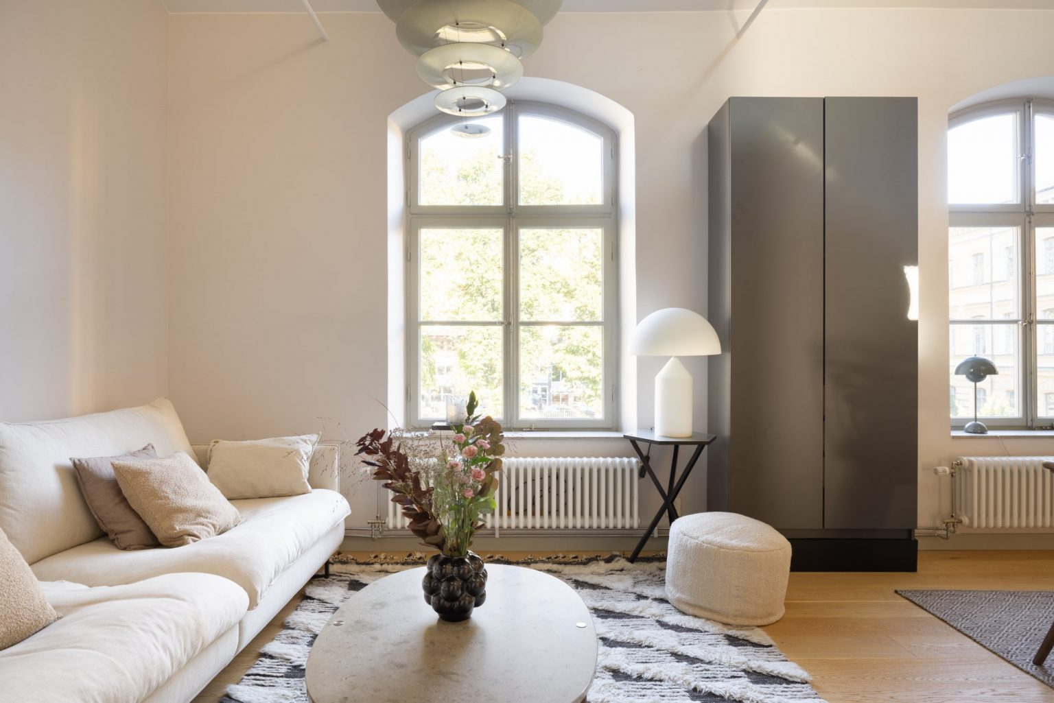 salon appartement 122m2 décoration beige et scandinave