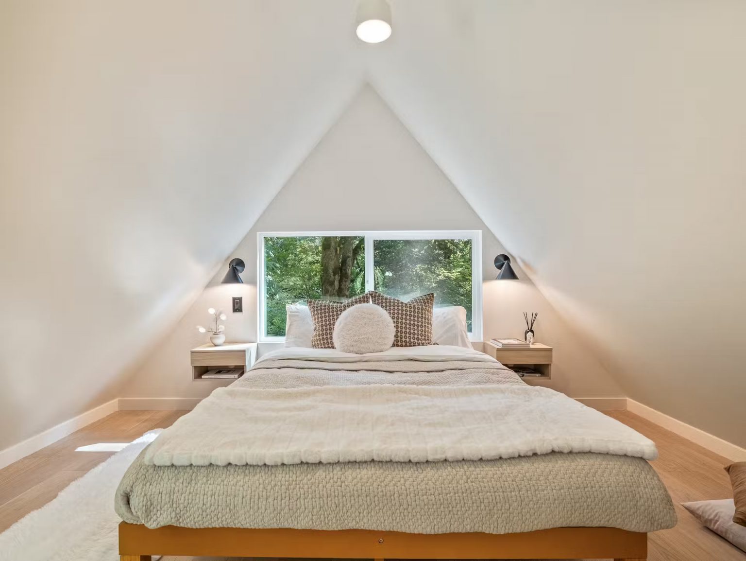 chambre sur mezzanine décoration design naturelle petite maison 36m2