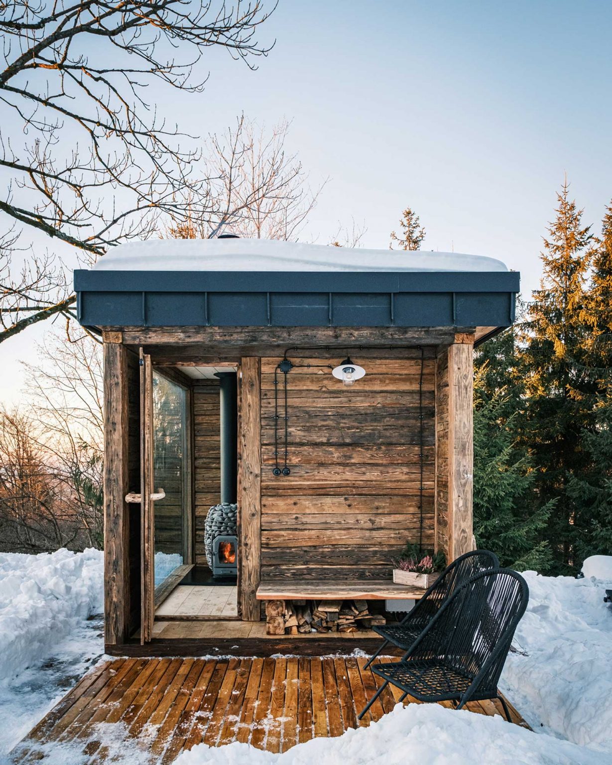 sauna extérieur sous la neige