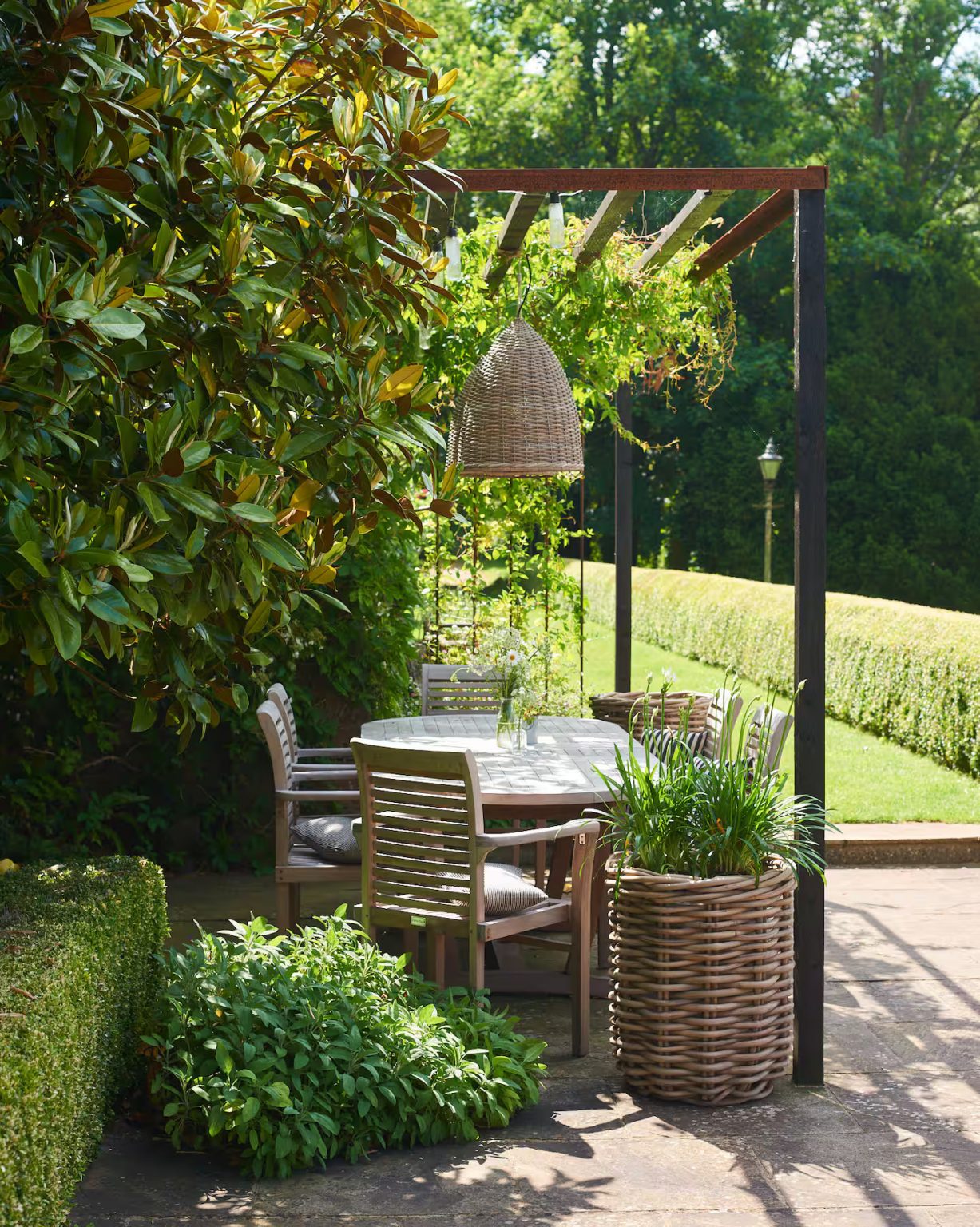 jardin avec pergola