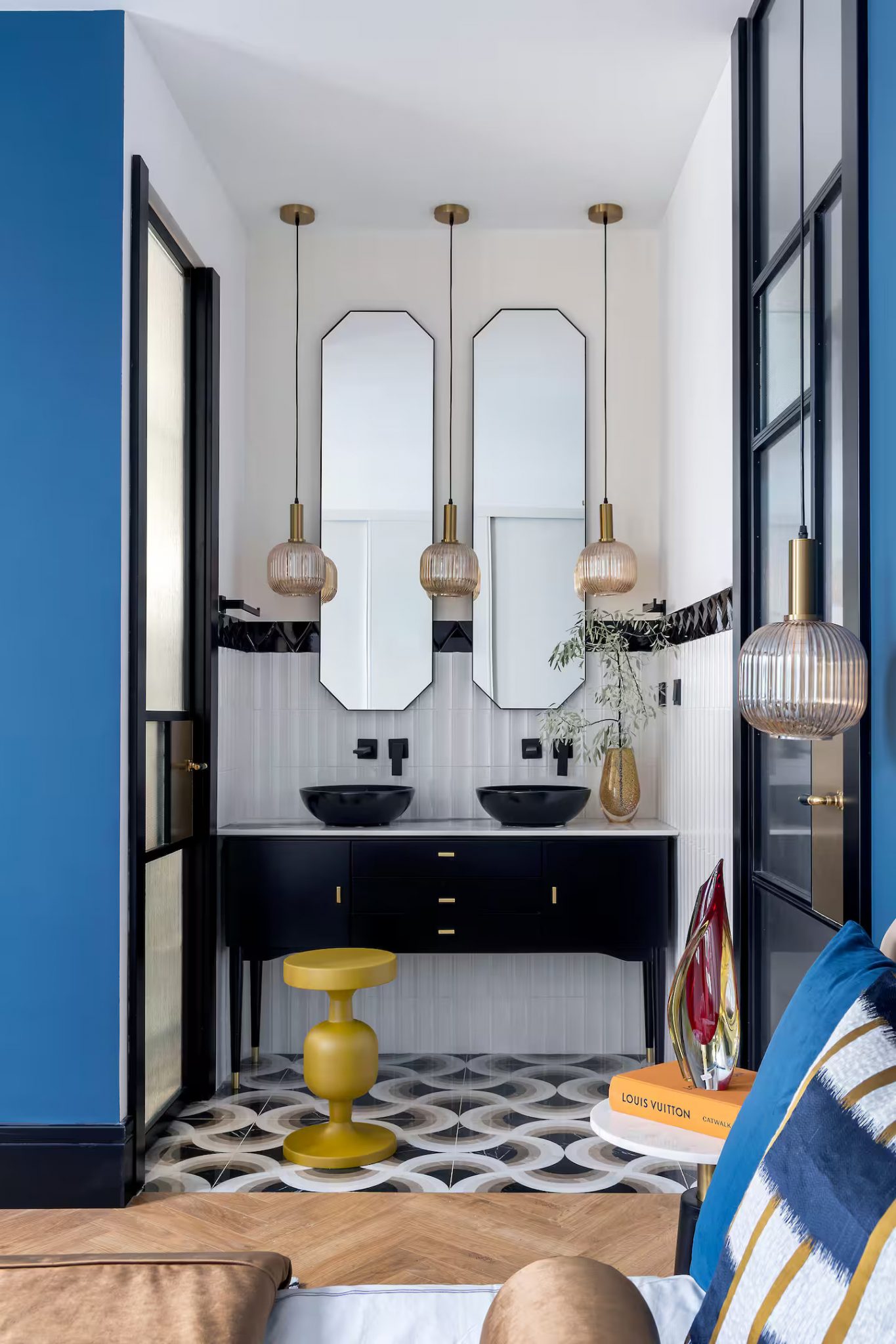 chambre appartement luxueux design Madrid décoration classique chic