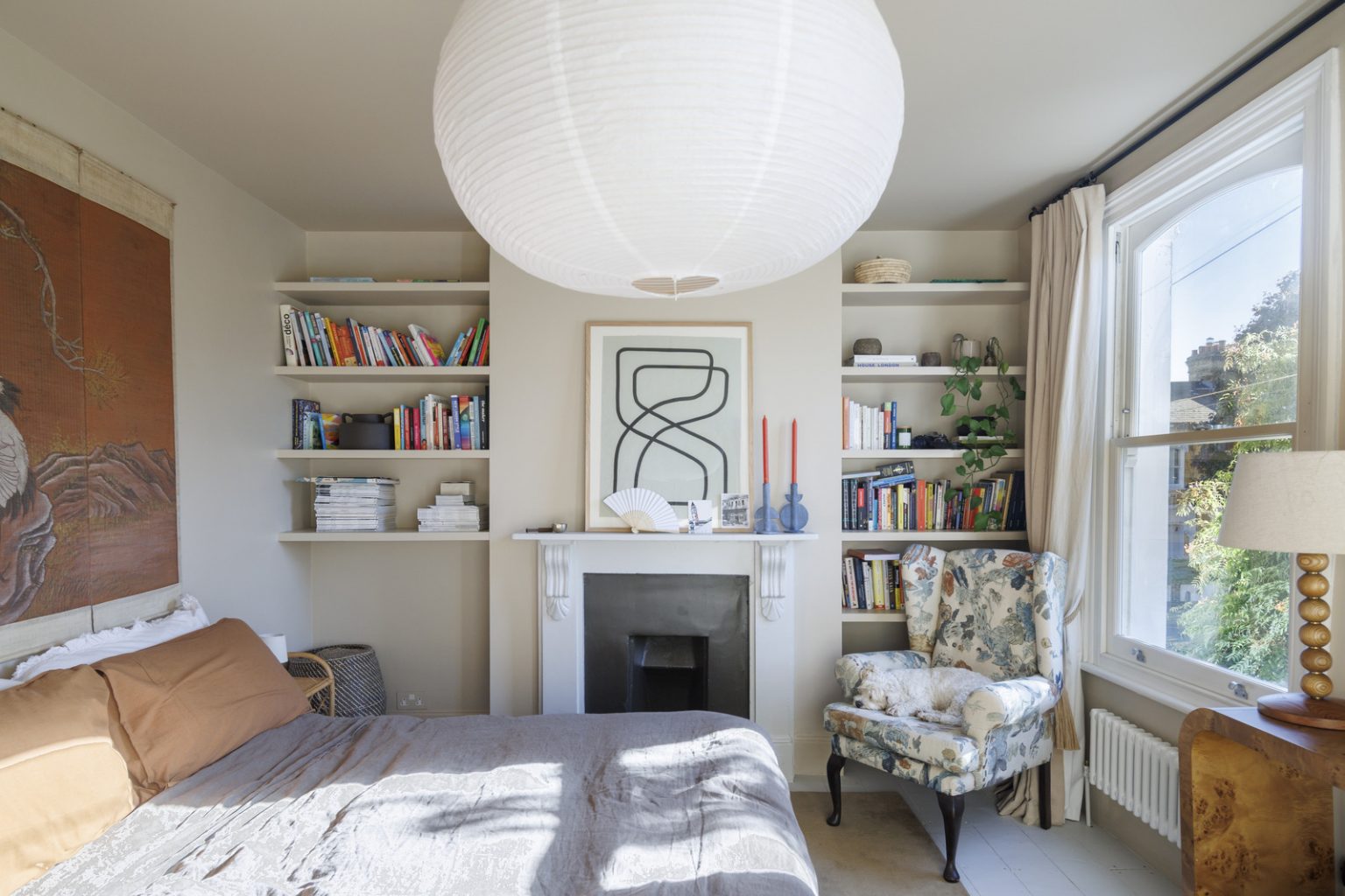 chambre avec cheminée maison Londres décoration contemporaine