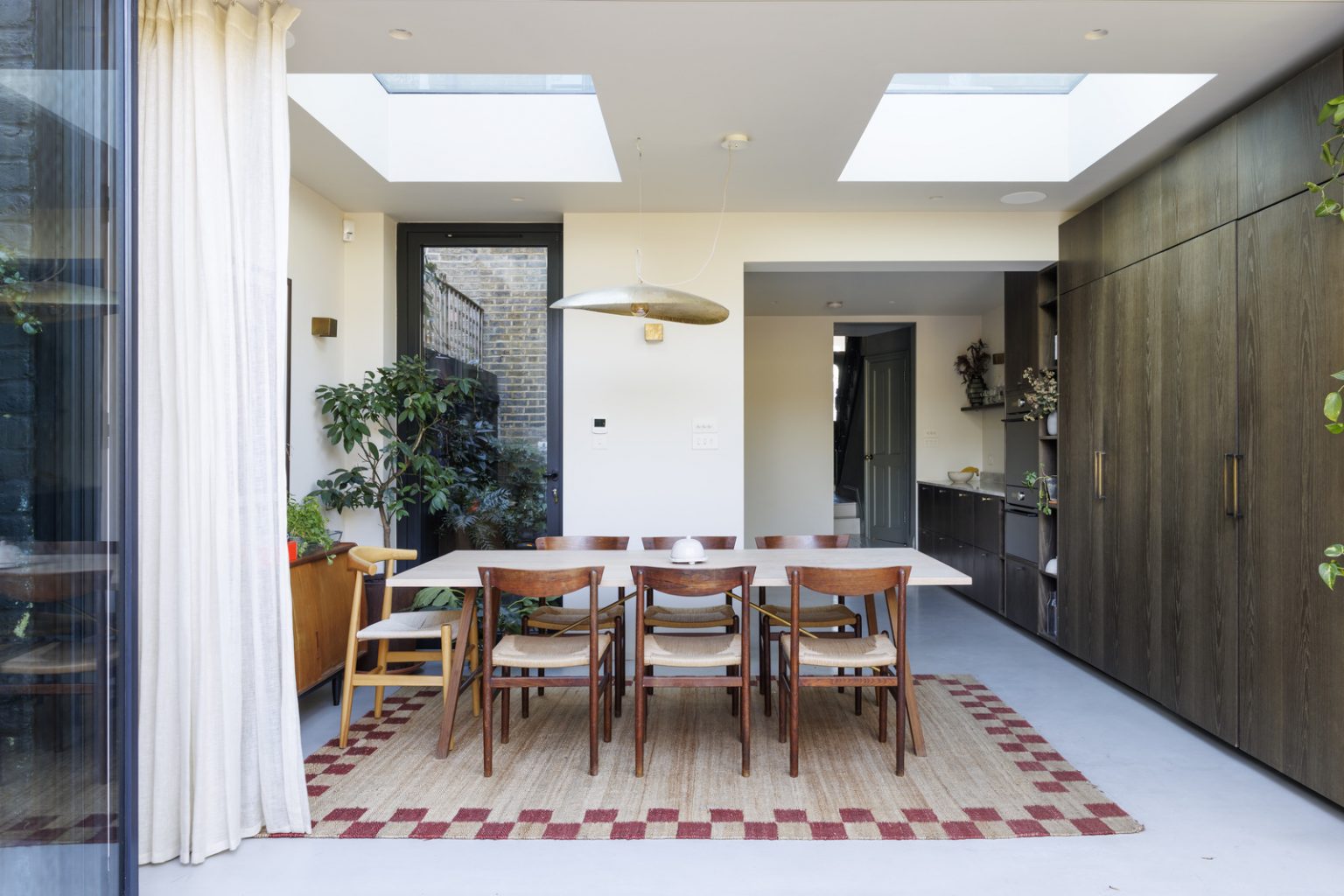 salle à manger et cuisine dans extension maison Londres décoration contemporaine