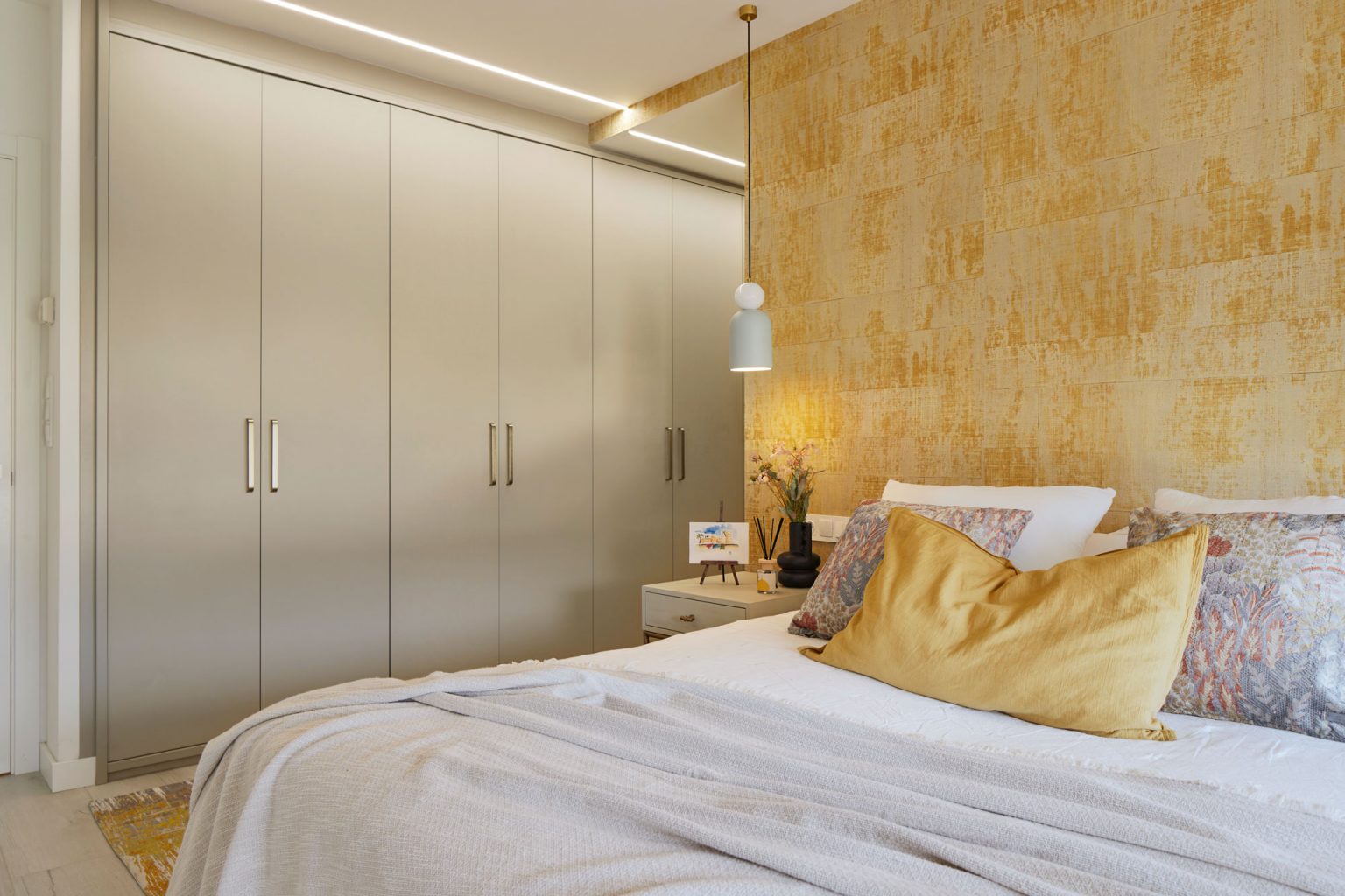 chambre décoration contemporaine avec placards