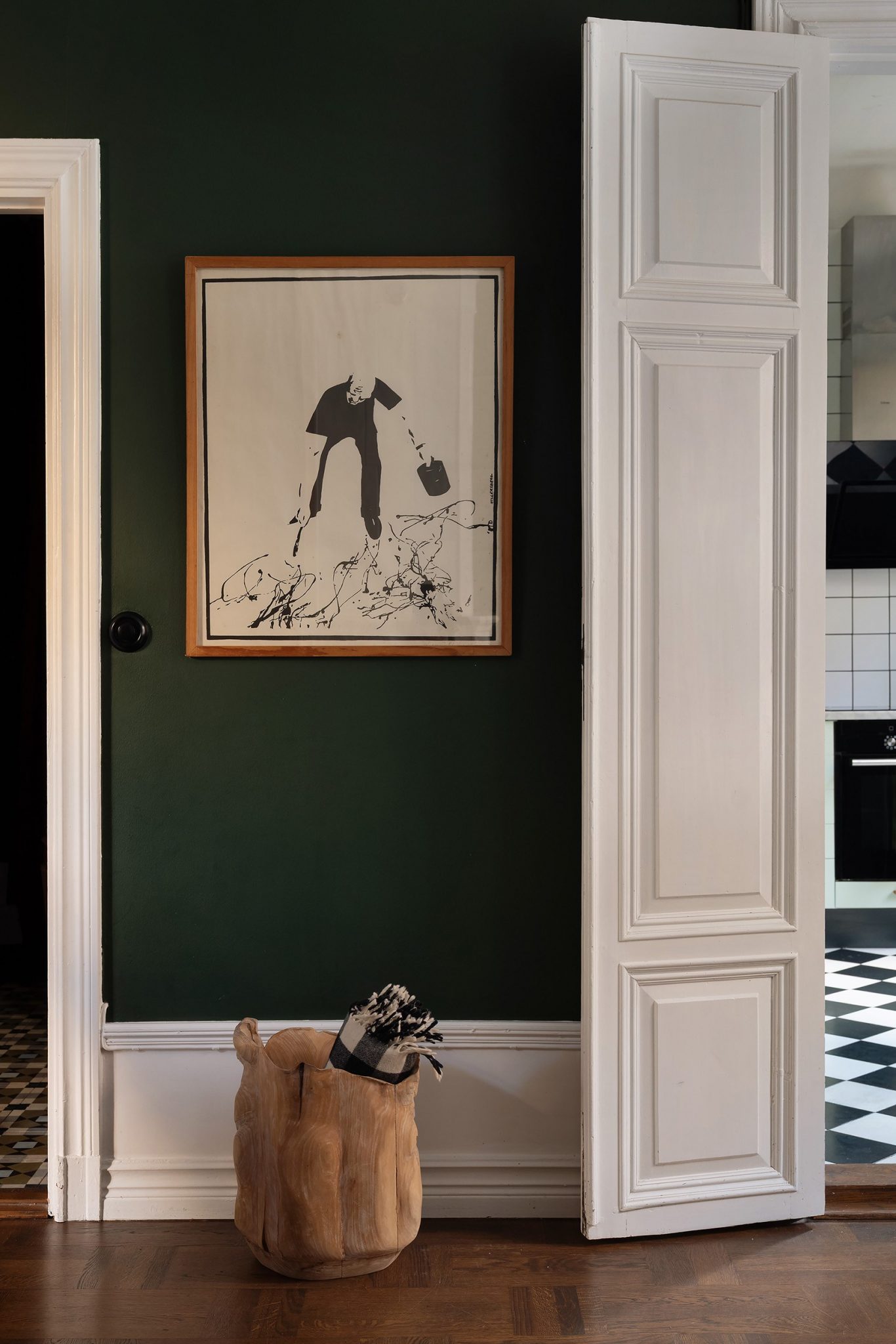 salon murs verts décoration vintage et scandinave