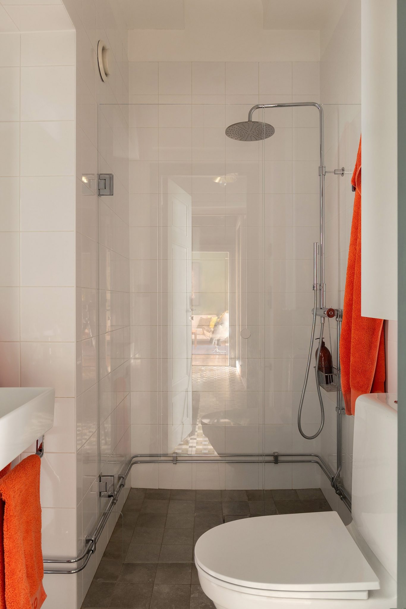 salle de bain design blanche