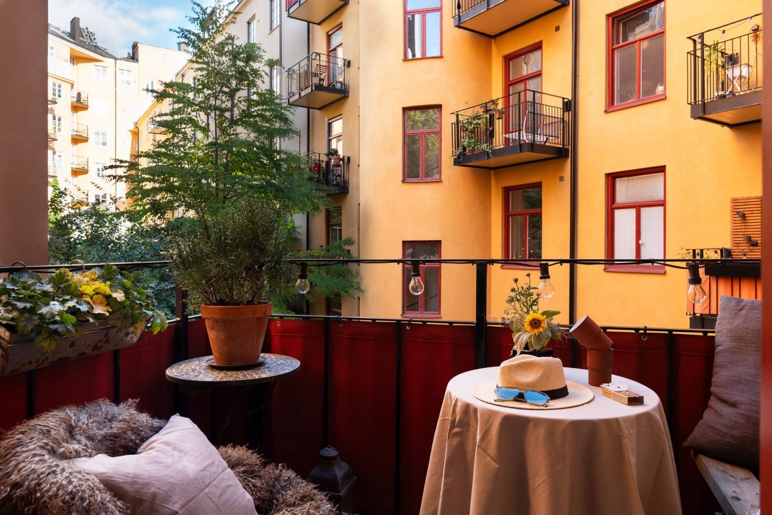 balcon sur cour immeuble suédois