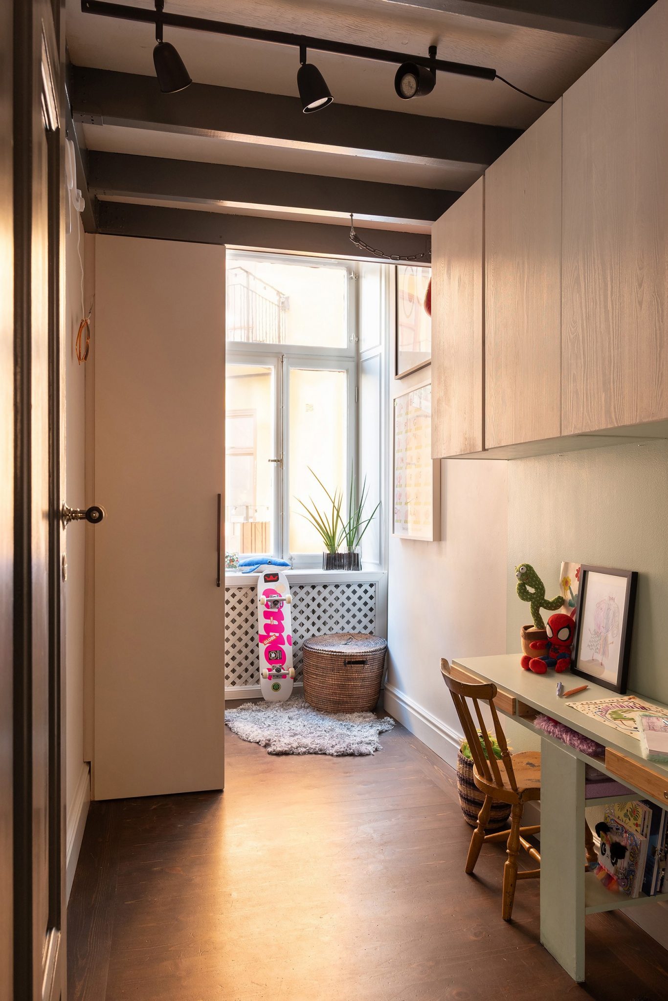 chambre enfant avec mezzanine décoration vintage