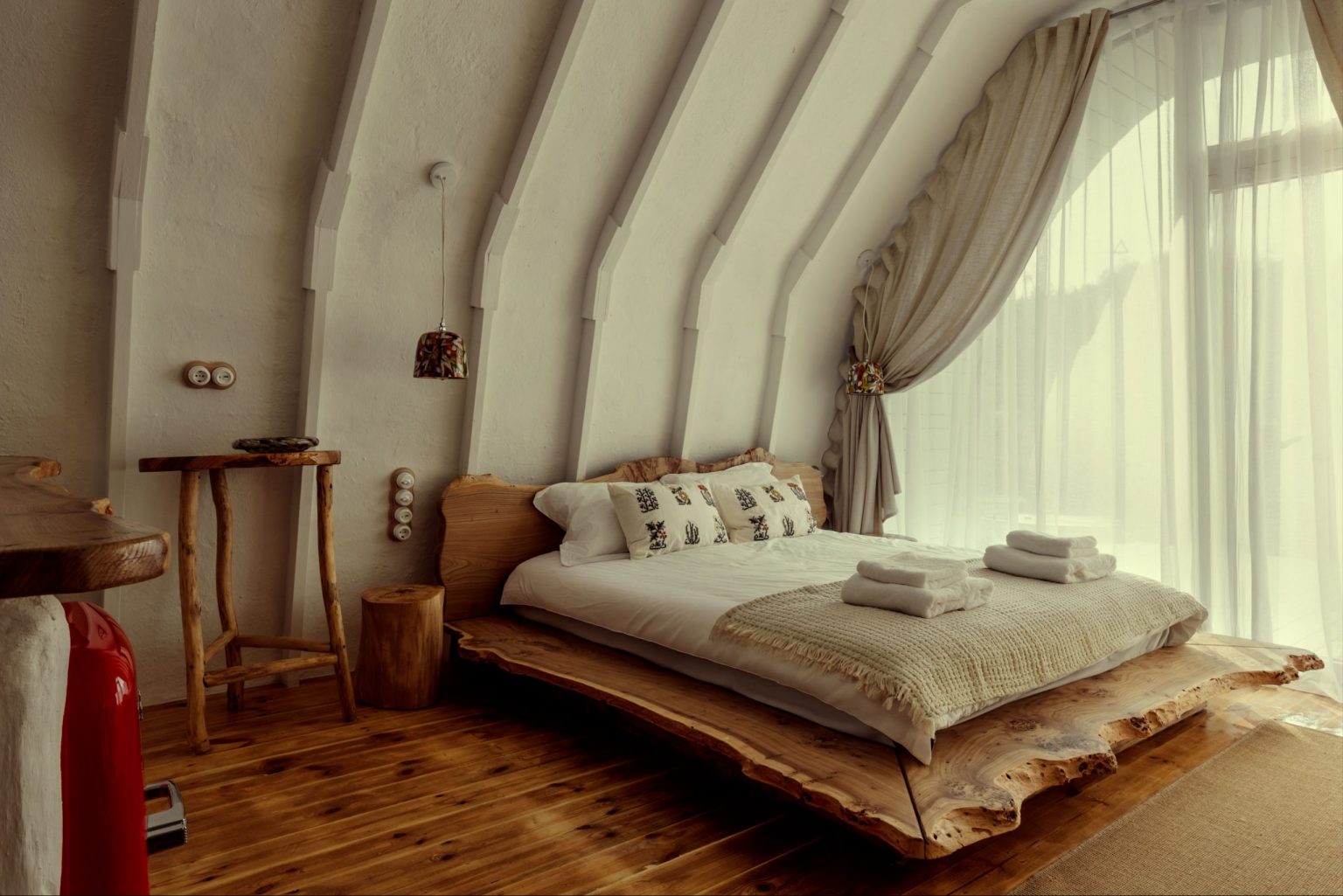 chambre petite maison de 26m2 en Moldavie style cabane Hobbit