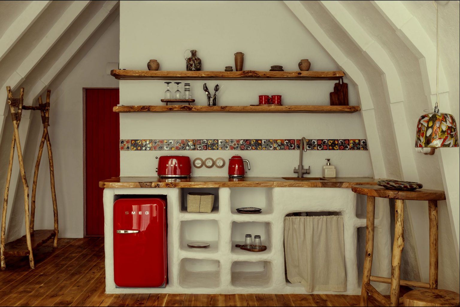 cuisine petite maison de 26m2 en Moldavie style cabane Hobbit