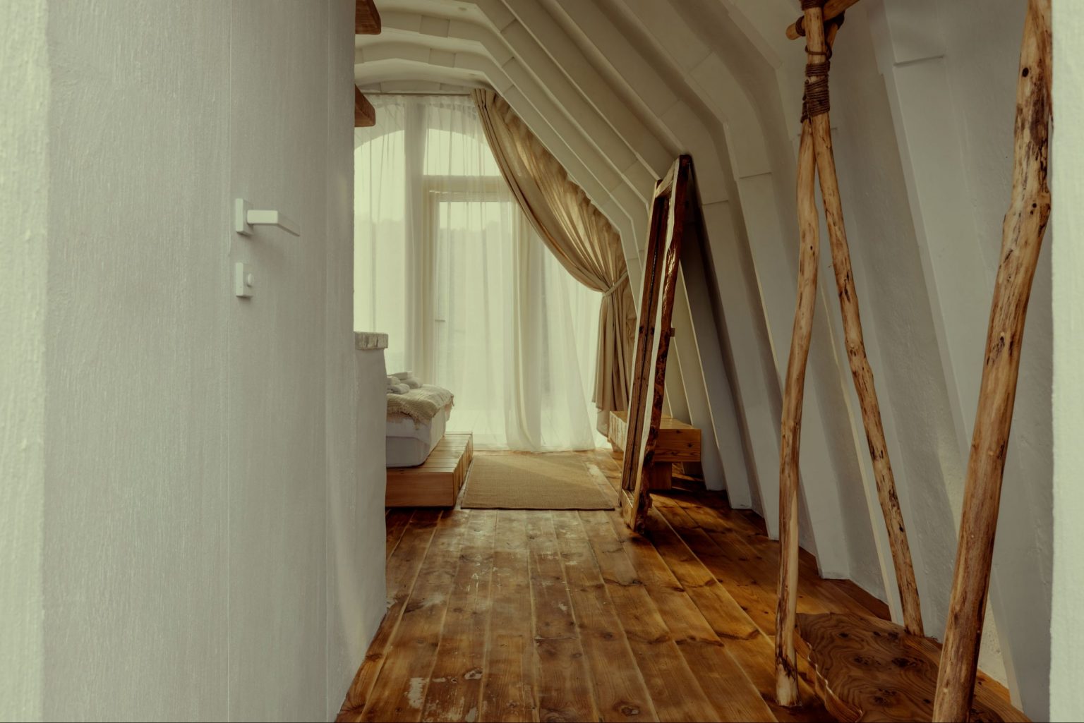 entrée et chambre petite maison de 26m2 en Moldavie style cabane Hobbit