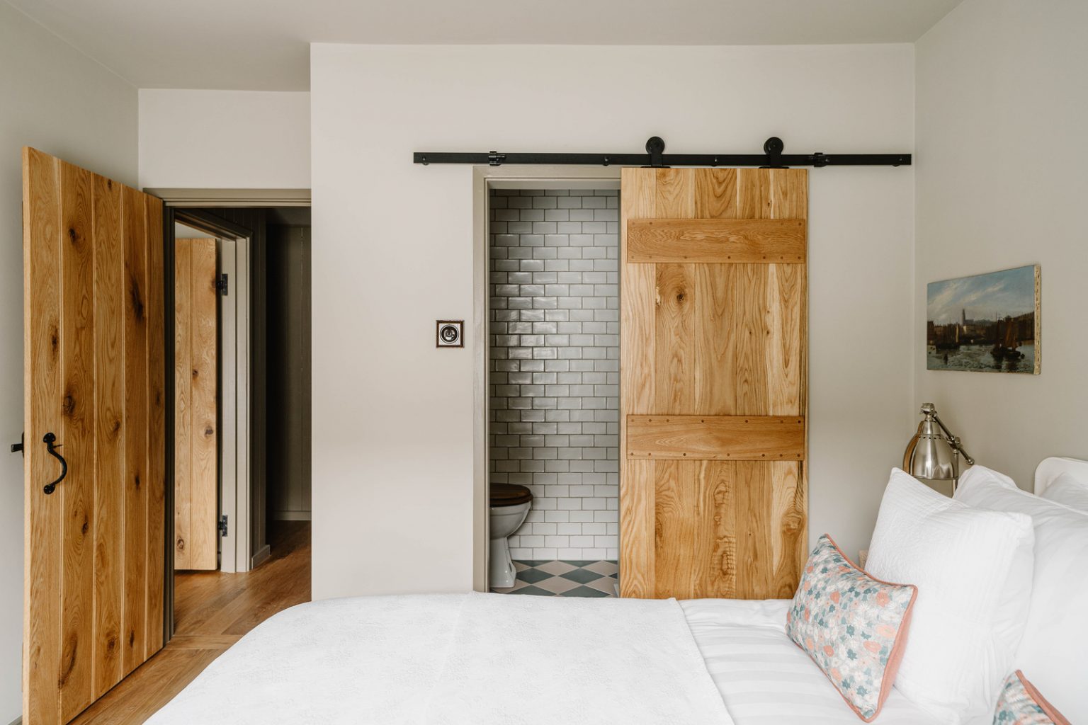 chambre décoration anglaise rustique chic avec salle de bain