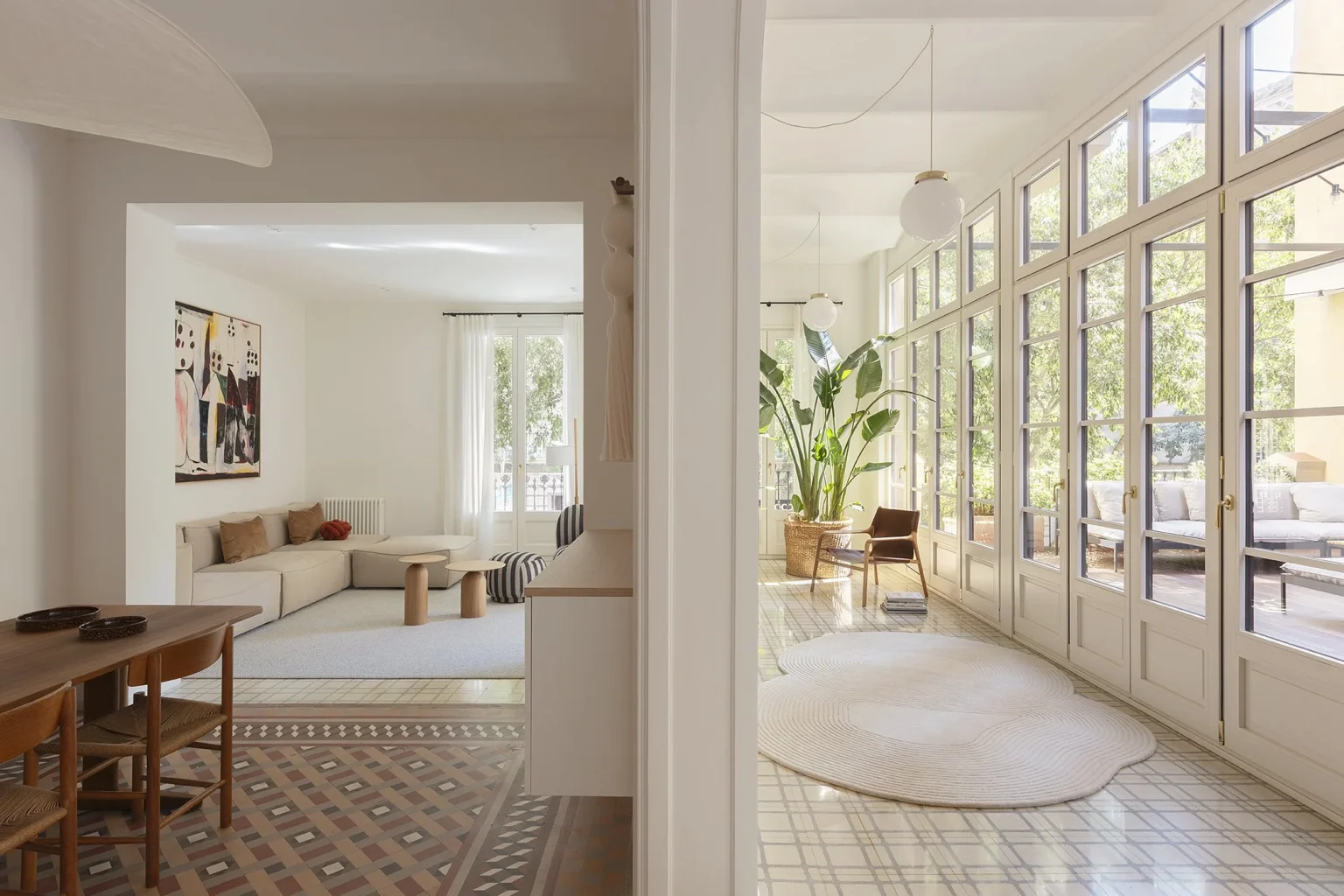 salle à manger sol carreaux de ciment et salon décoration contemporaine