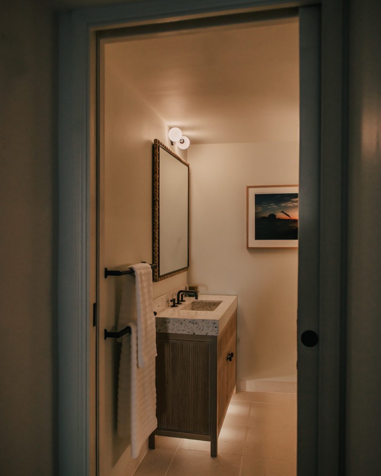 salle de bain contemporaine vasque marbre mobilier bois
