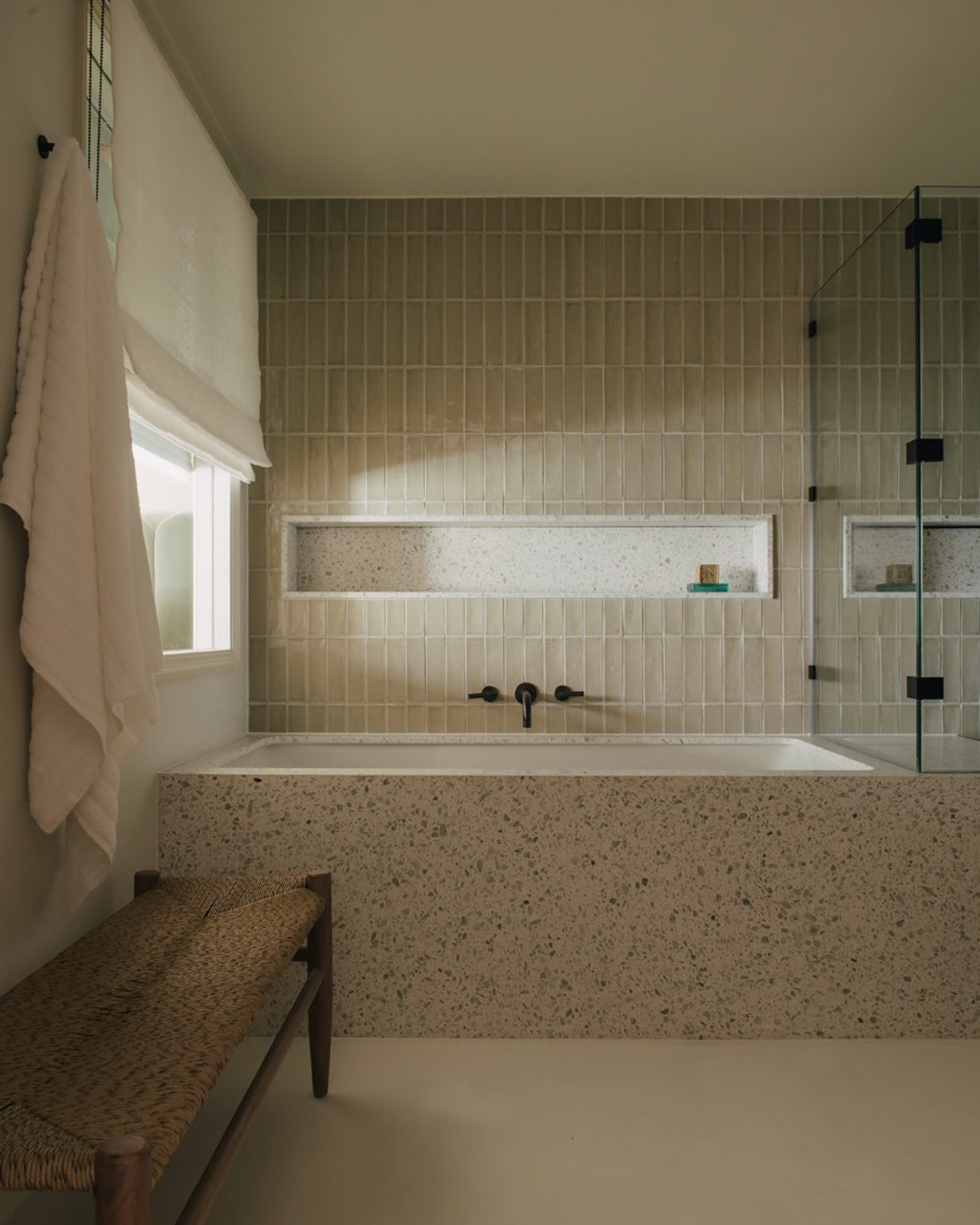 salle de bain contemporaine terrazzo