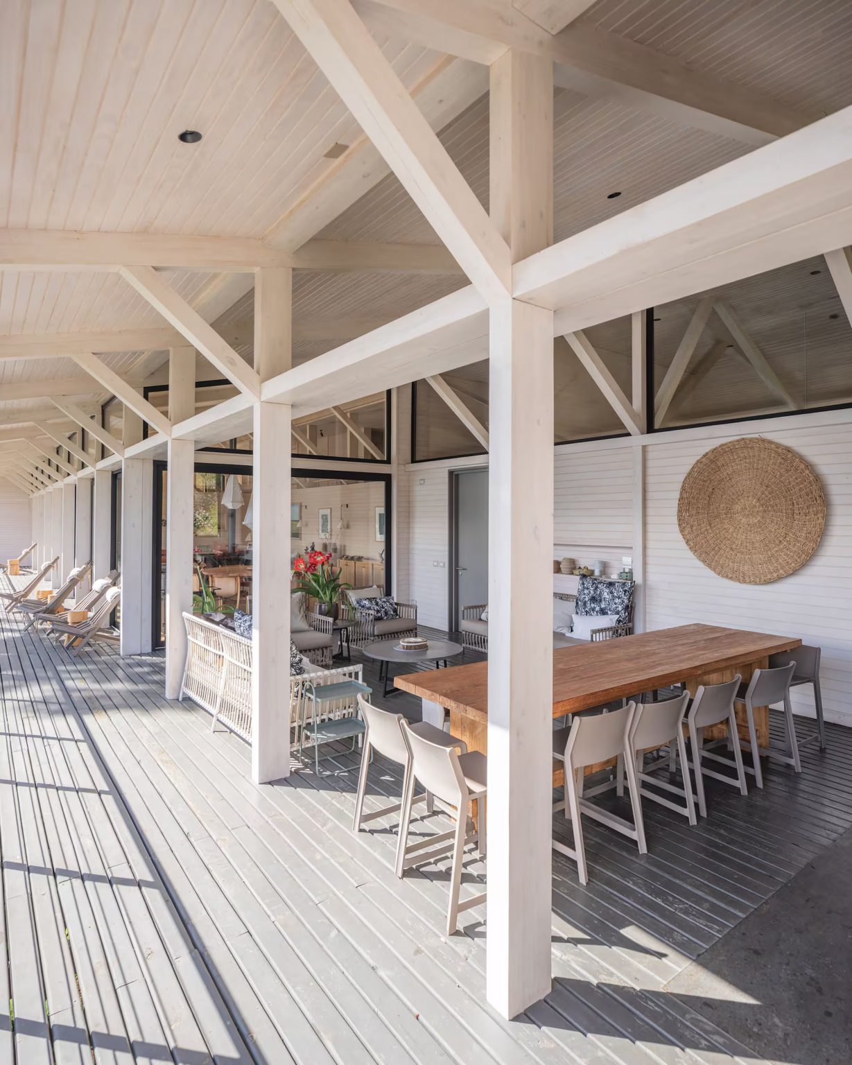 terrasse couverte avec cuisine d'été maison en bois