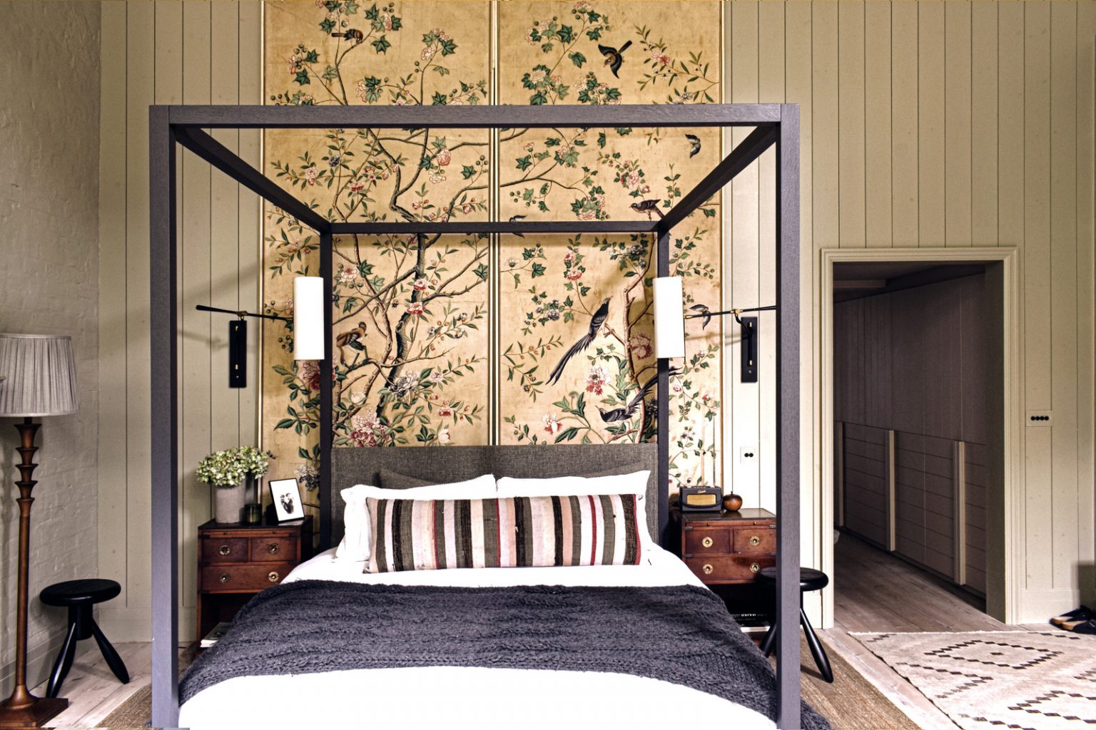 chambre lit à baldaquin duplex 214m2 dans ancienne école Londres