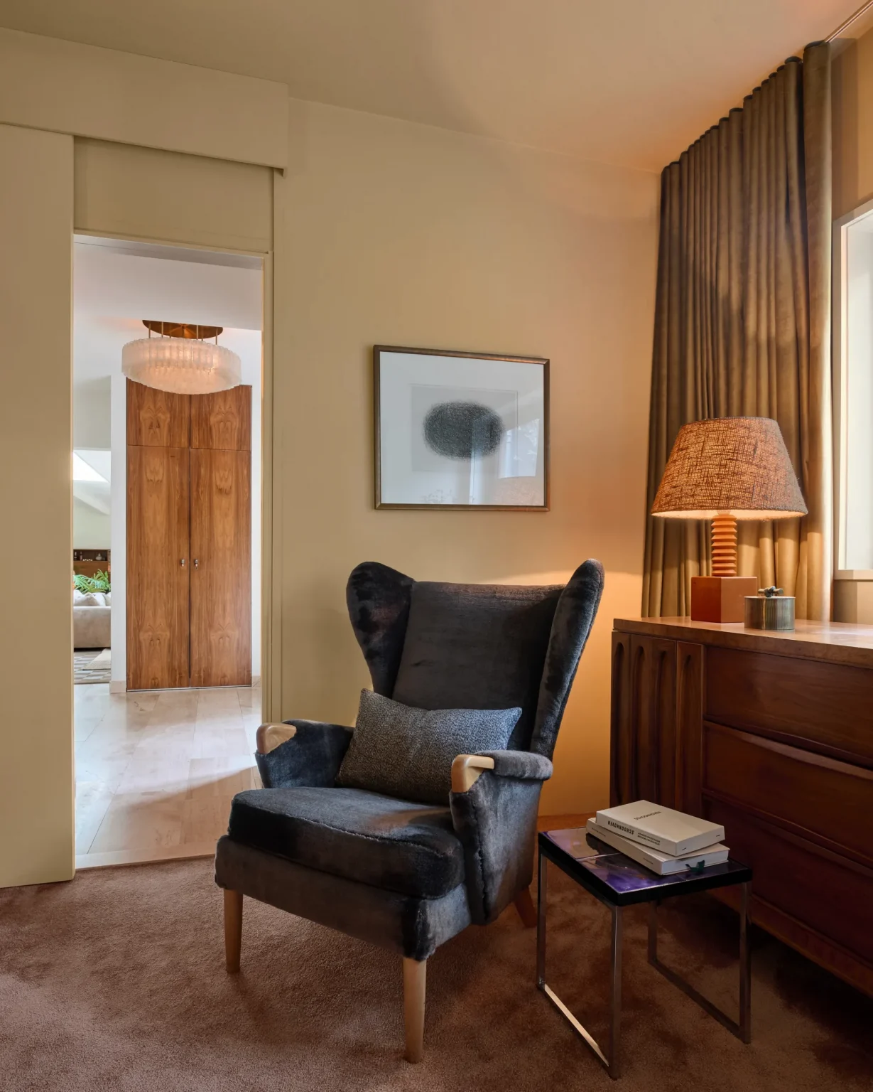 chambre décoration mid-century mobilier noyer