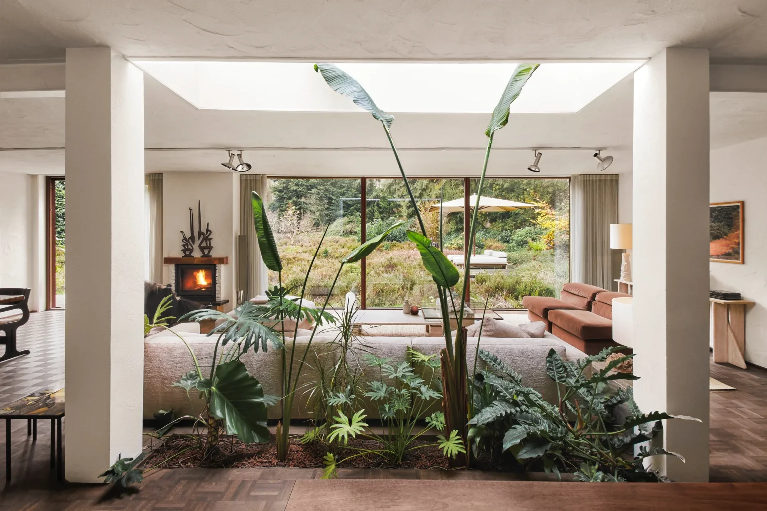 salon avec baies vitrées maison contemporaine Pays-Bas