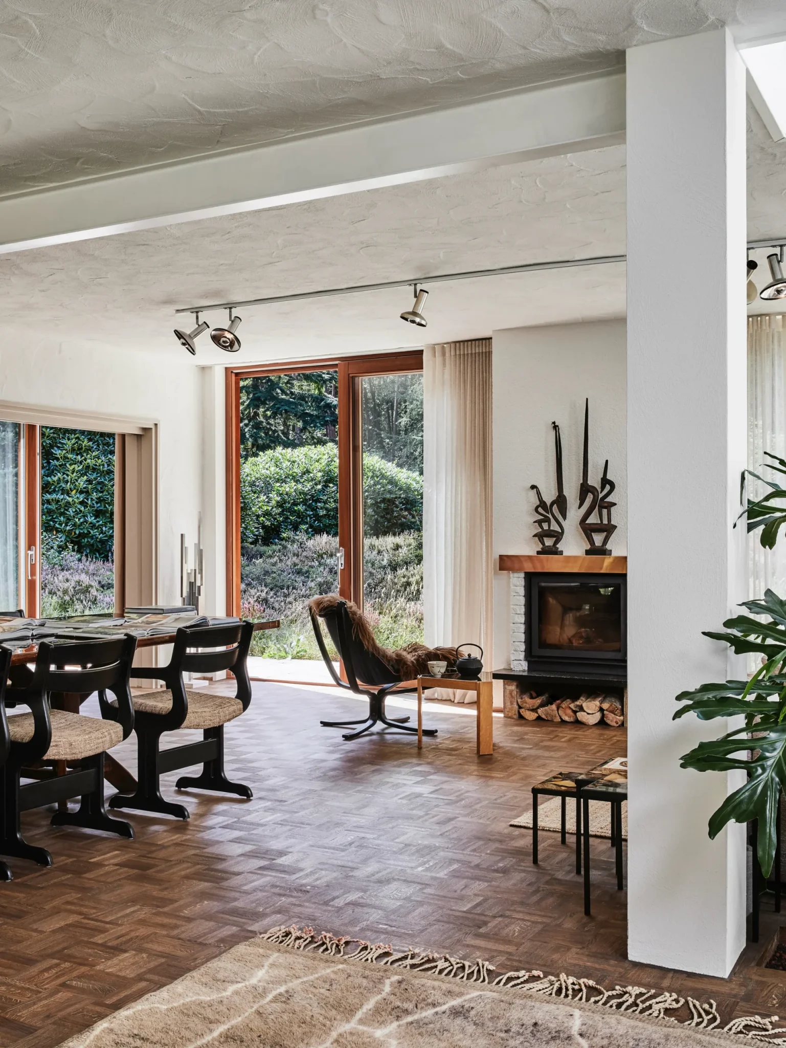 salon avec cheminée maison contemporaine Pays-Bas