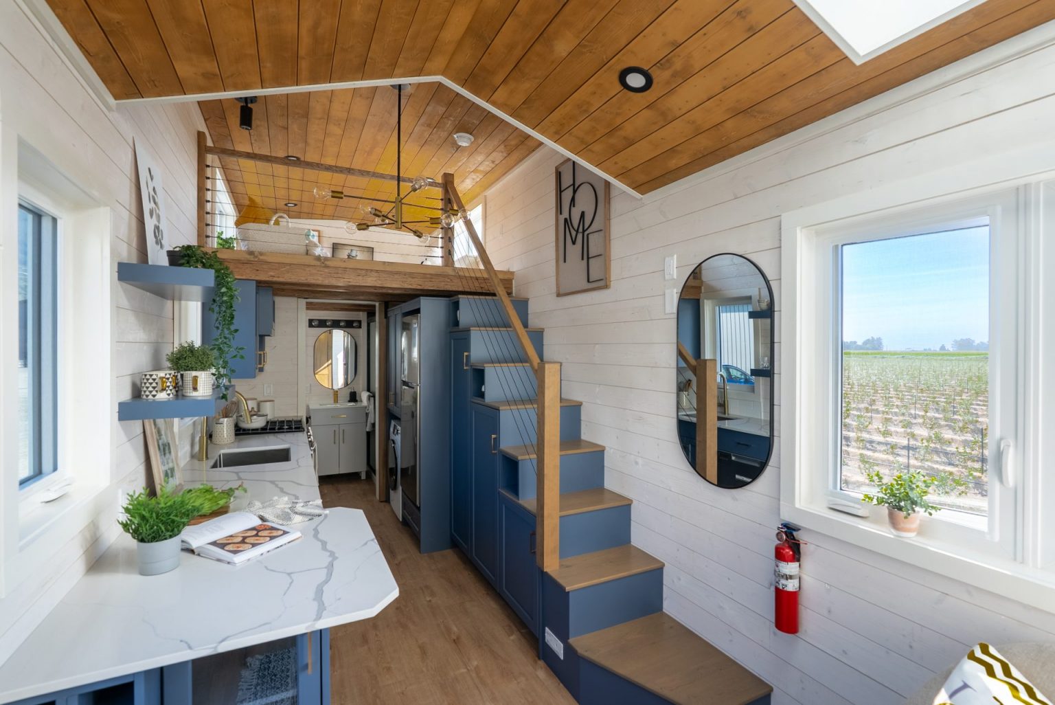 cuisine avec mezzanine tiny house 28m2 Gambier par Rover Tiny Homes